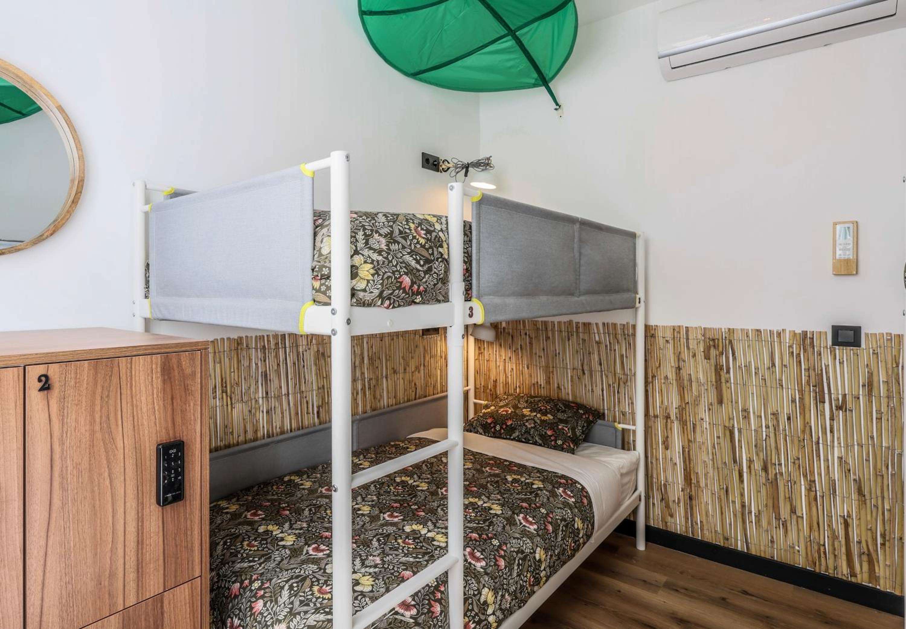 Bed in 4-Bed Female Dormitory Room photo 3