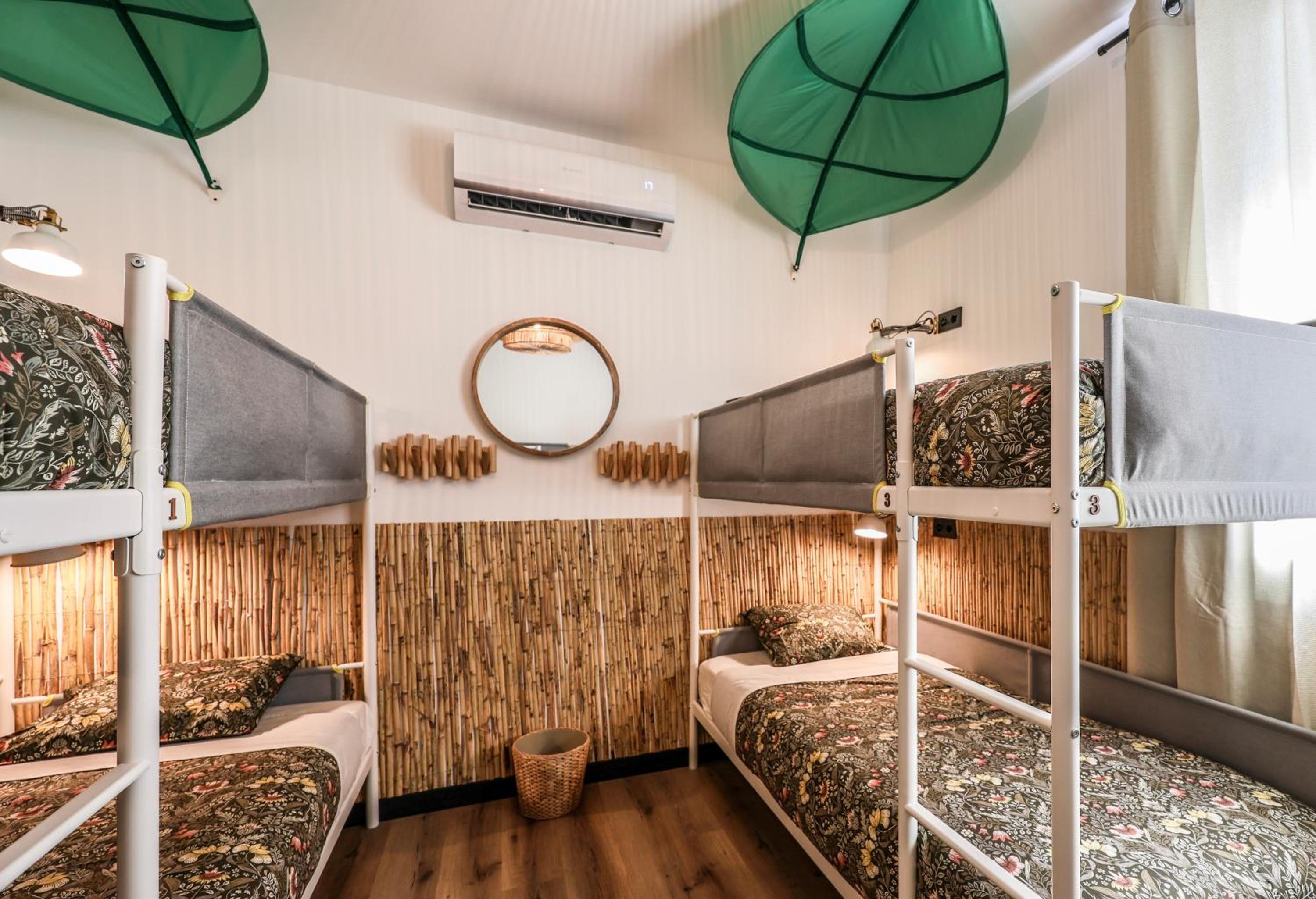 Bed in 6-Bed Mixed Dormitory Room photo 3