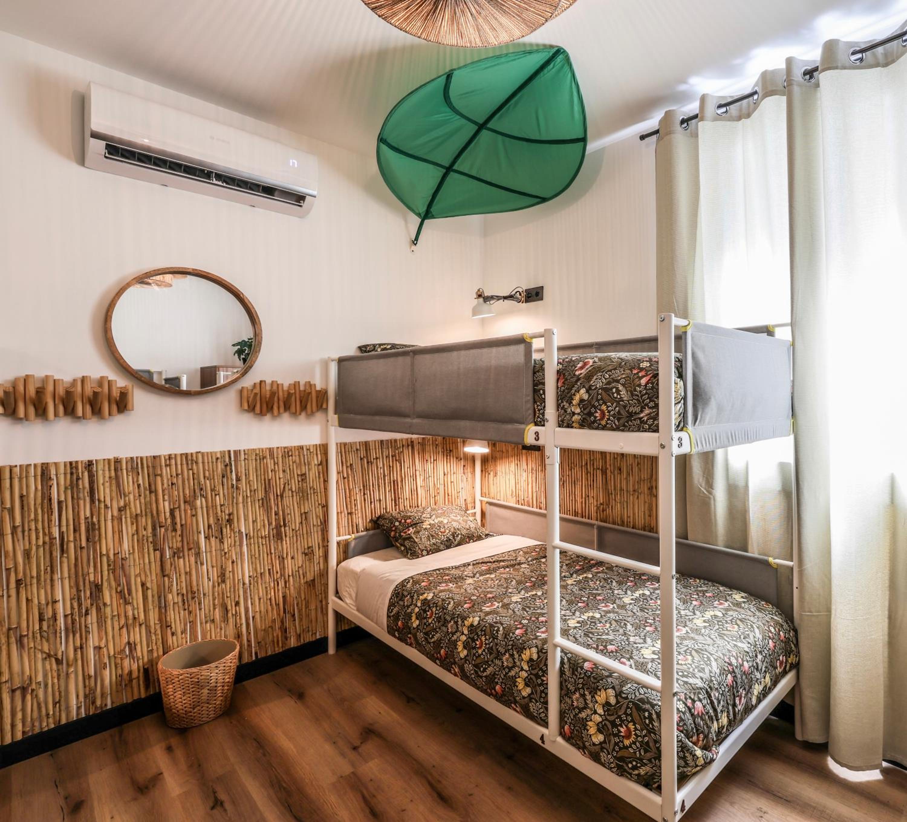 Bed in 4-Bed Mixed Dormitory Room photo 2