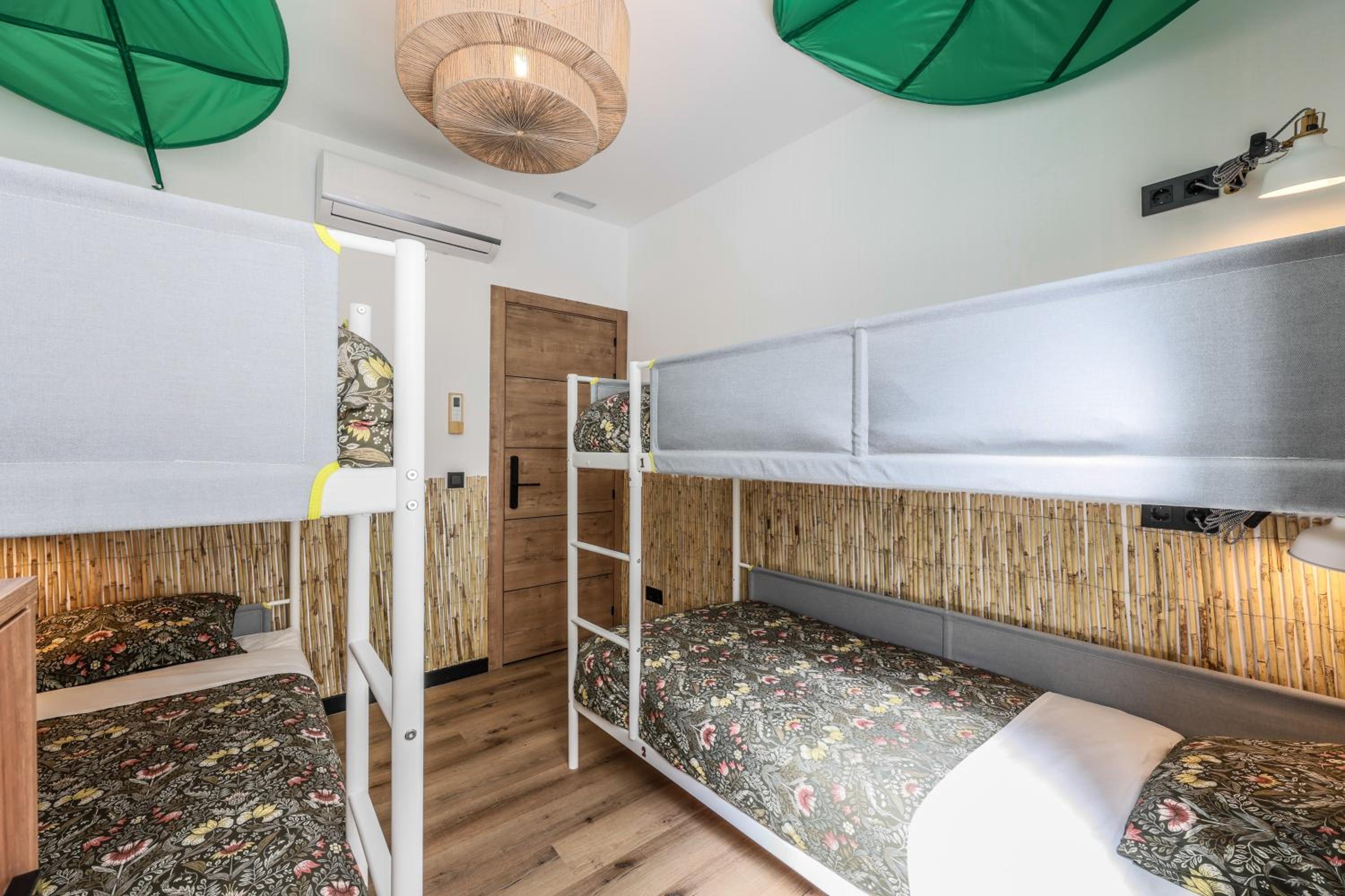 Bed in 4-Bed Female Dormitory Room photo 2
