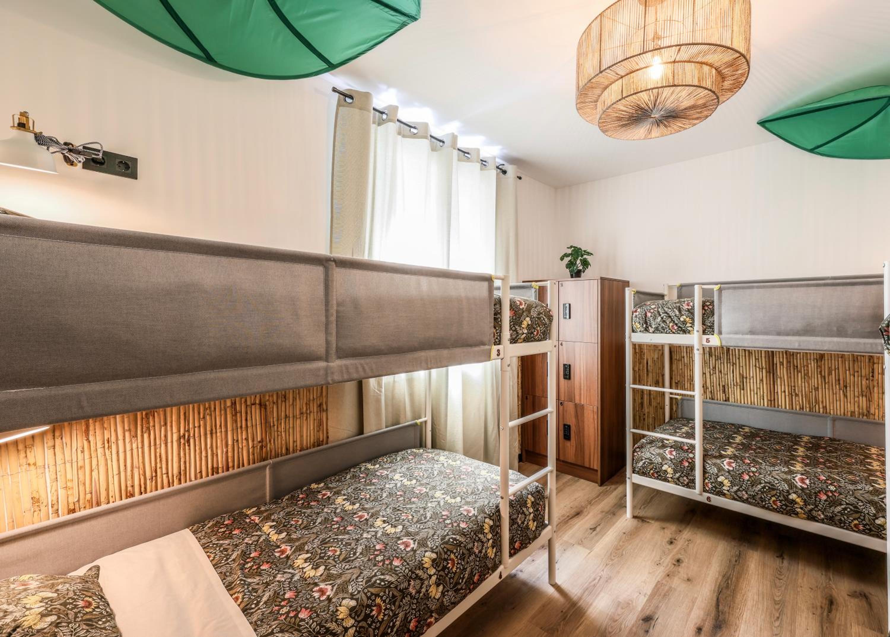 Bed in 6-Bed Mixed Dormitory Room photo 3