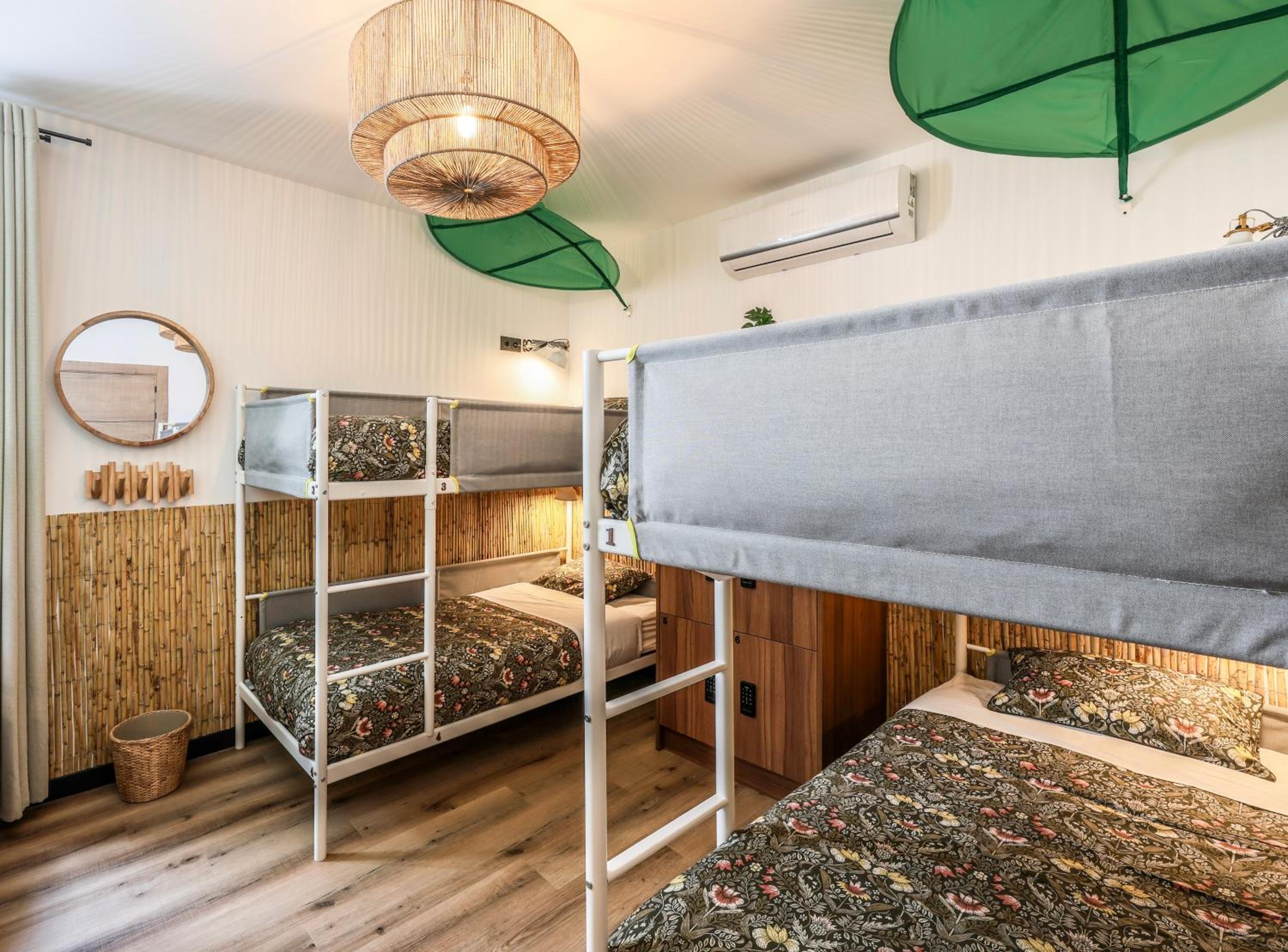 Bed in 6-Bed Mixed Dormitory Room photo 2