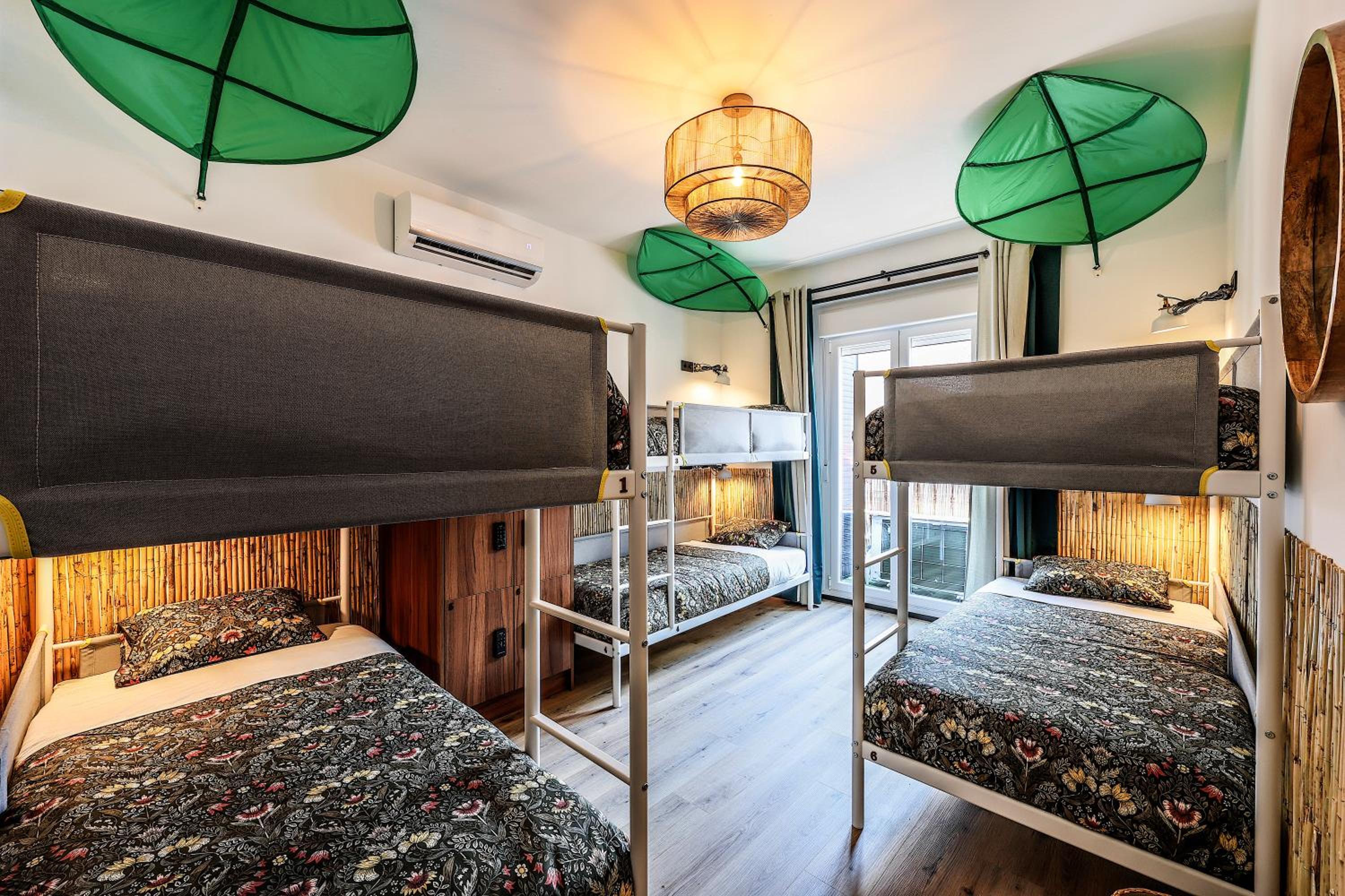 Bed in 6-Bed Female Dormitory Room photo 3
