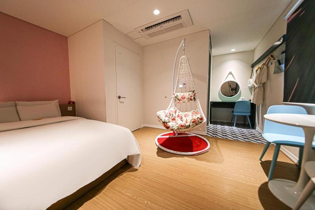 Standard Double Room - Photo 4