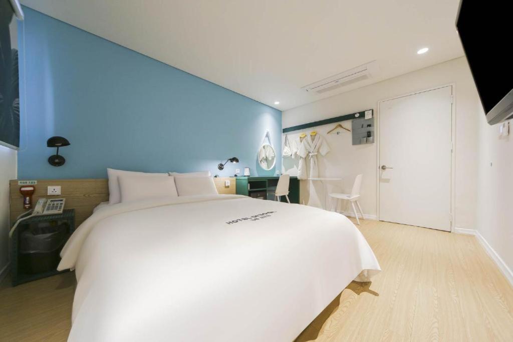 Standard Double Room - Photo 5