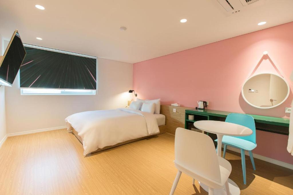 Standard Double Room - Photo 7