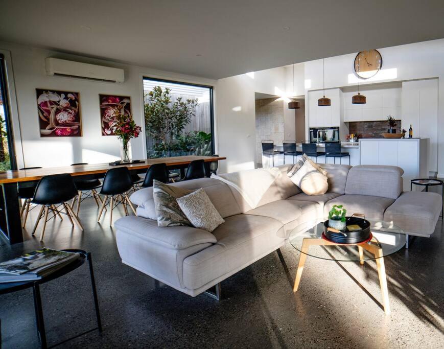 Three-Bedroom House photo 3