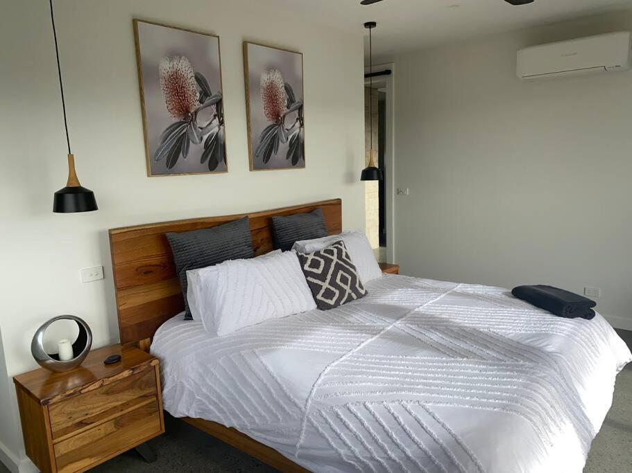 Three-Bedroom House photo 2