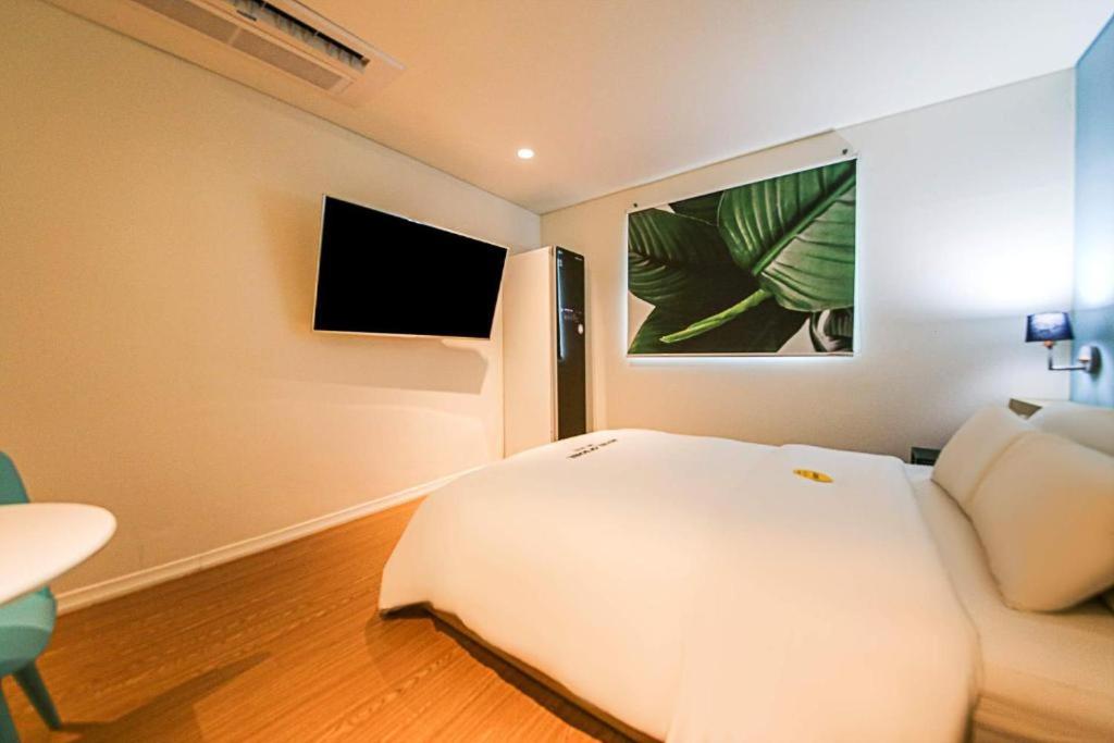 Deluxe Room - Photo 7