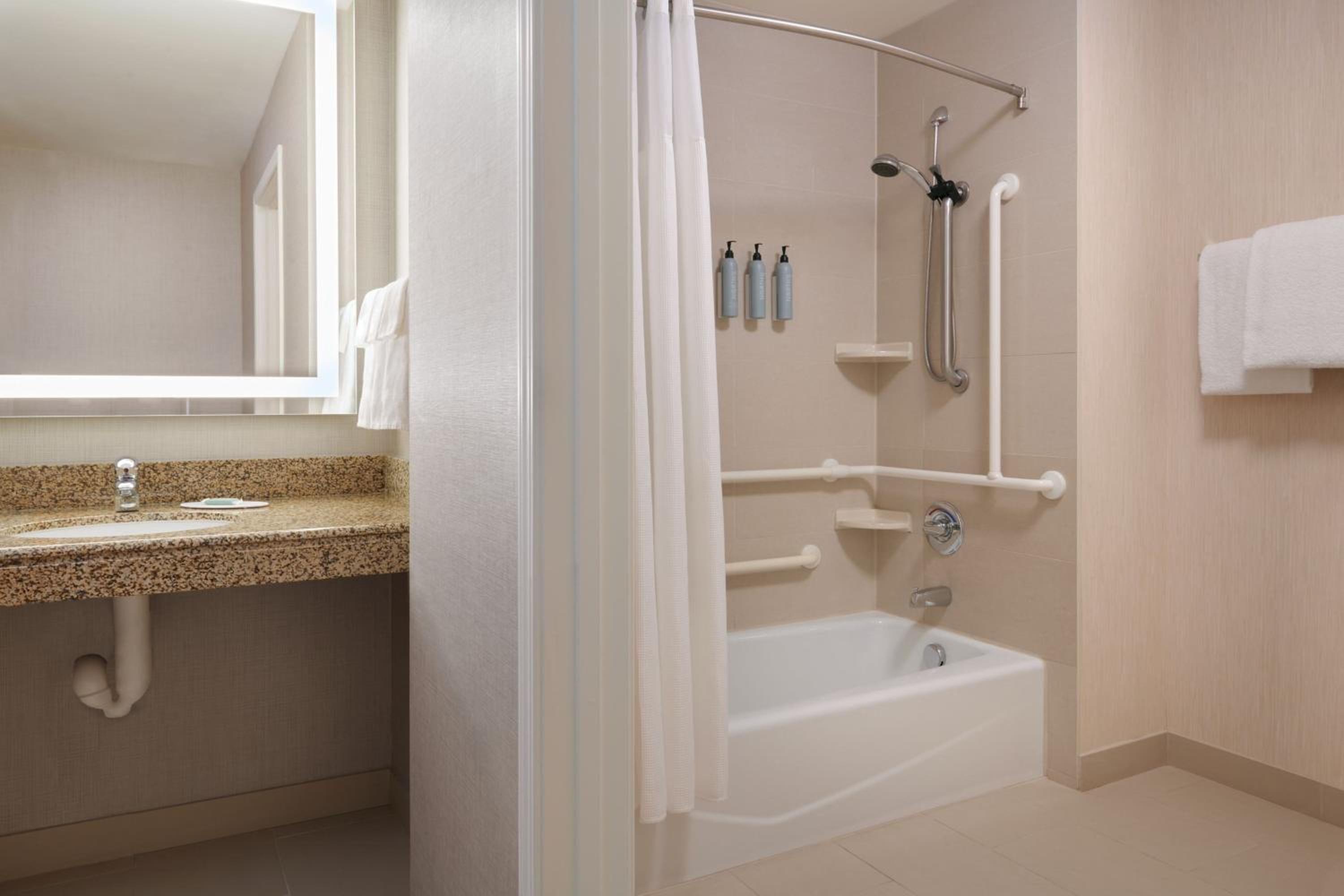 One-Bedroom King Suite with Sofa Bed - Photo 3