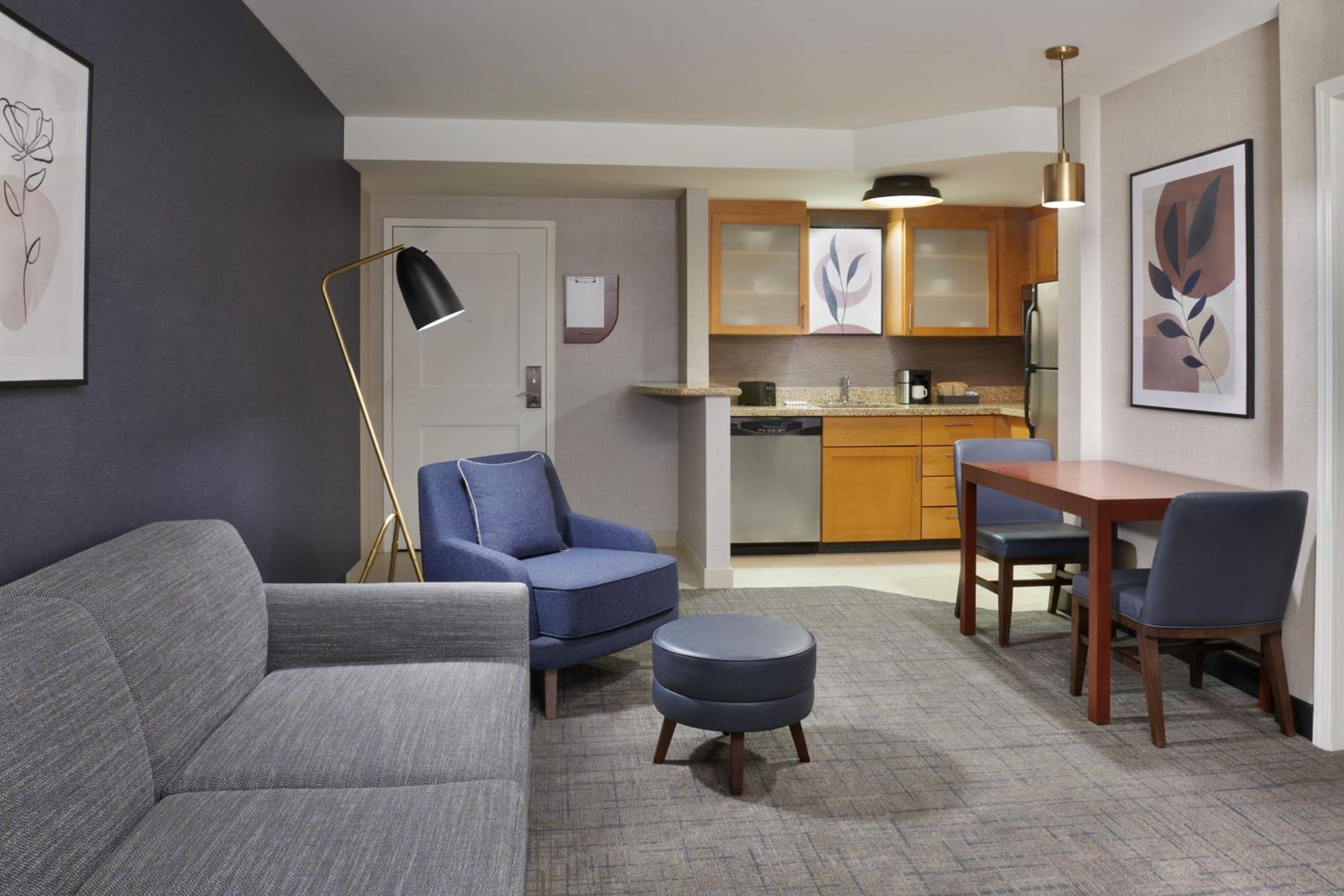 One-Bedroom King Suite with Sofa Bed - Photo 5