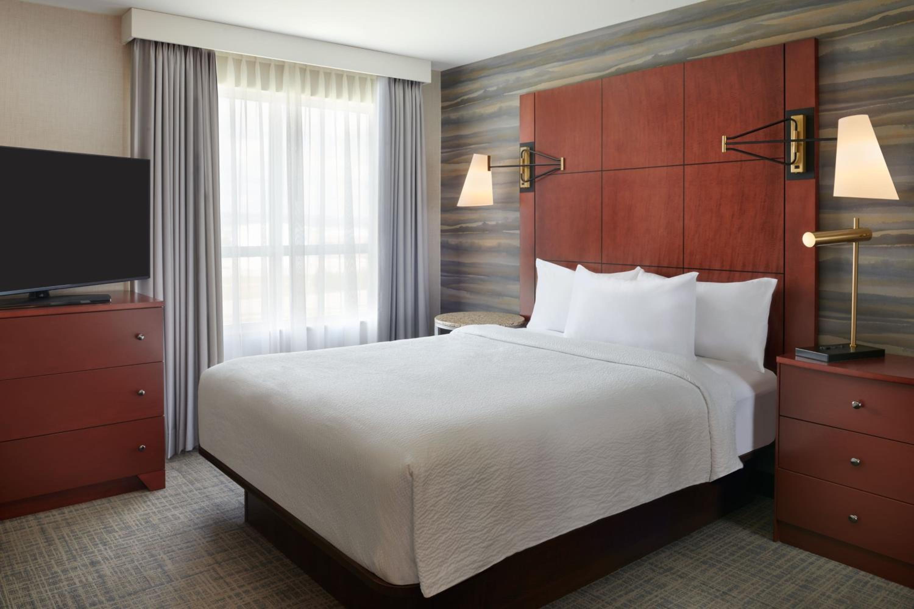 Two-Bedroom Suite - Photo 3