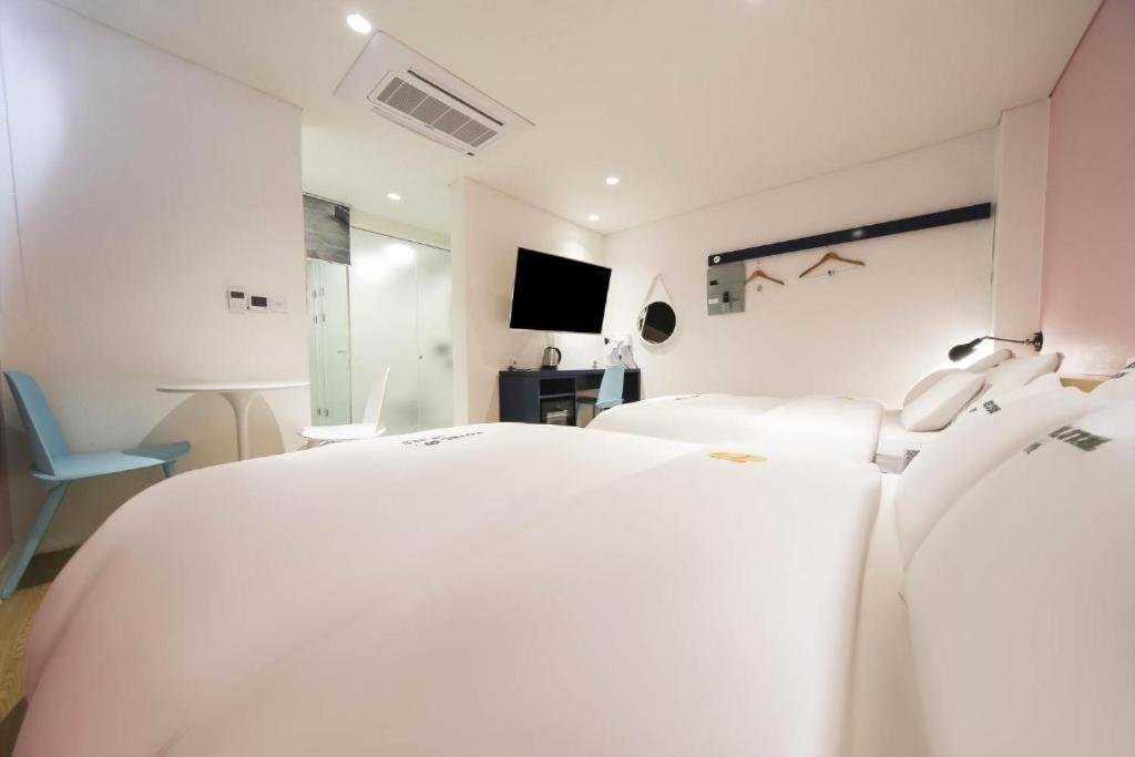 Suite - Photo 9