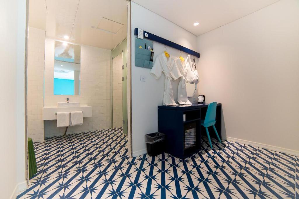 Suite - Photo 10