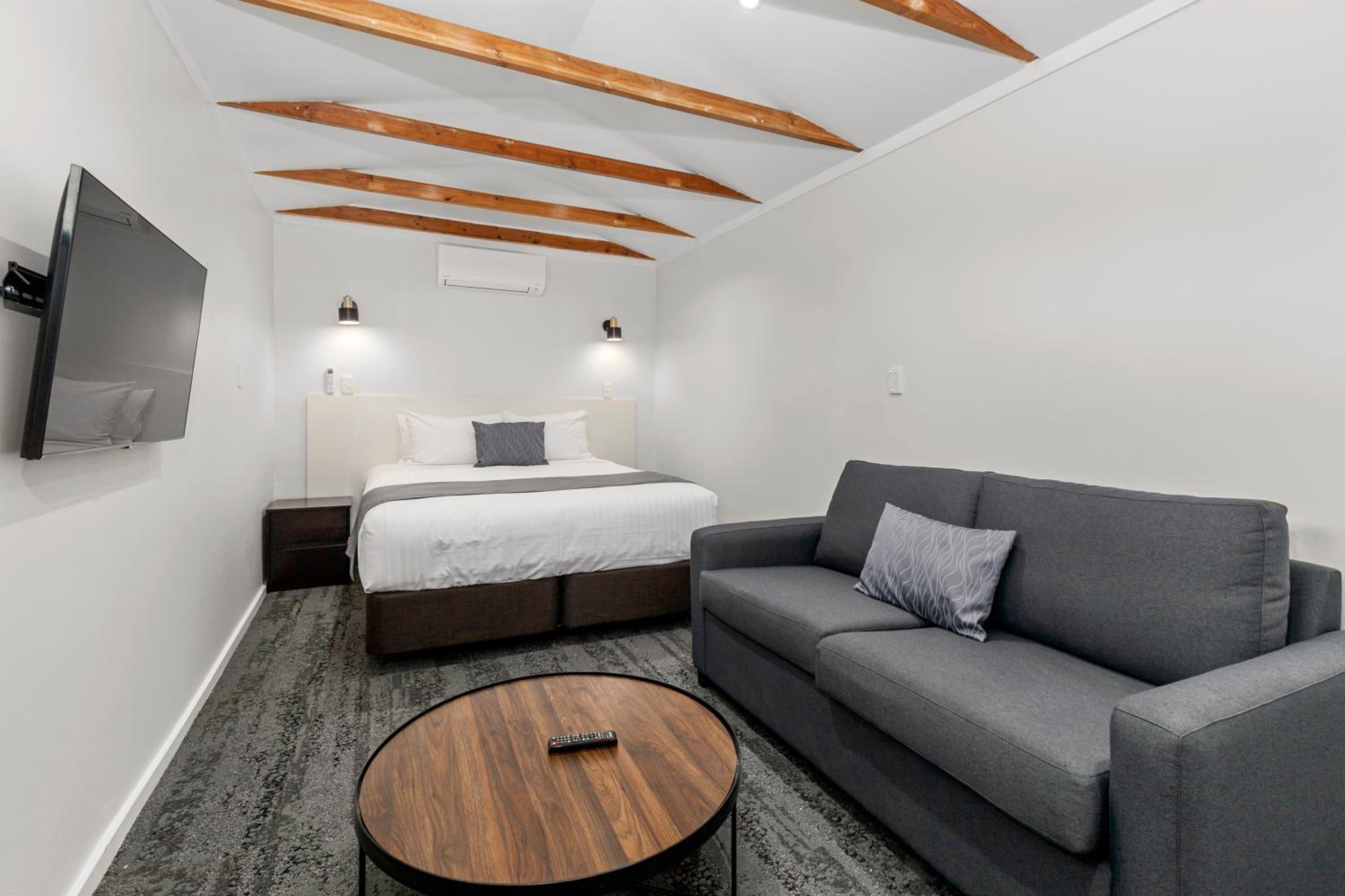 Suite - Photo 2