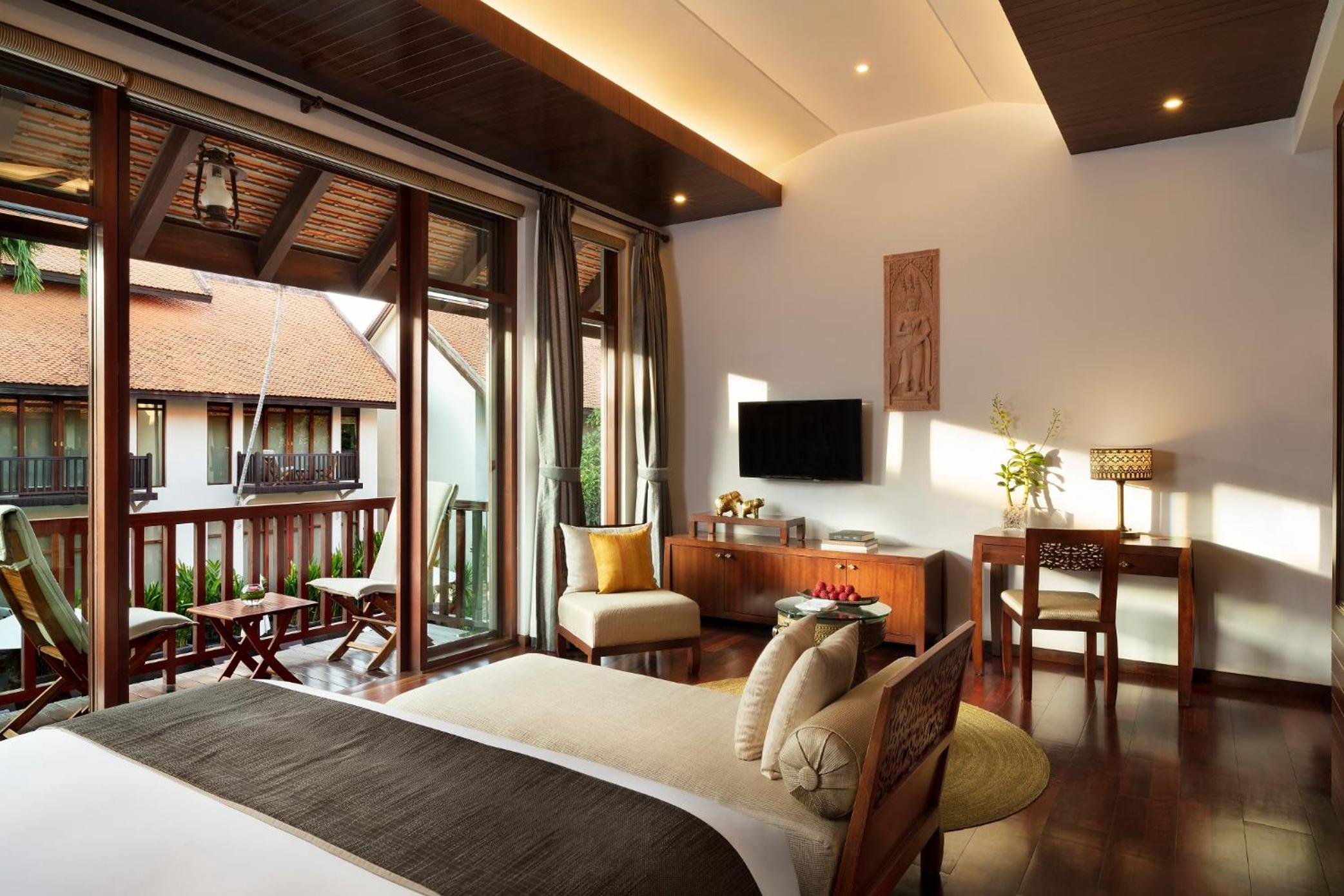Suite - Photo 1