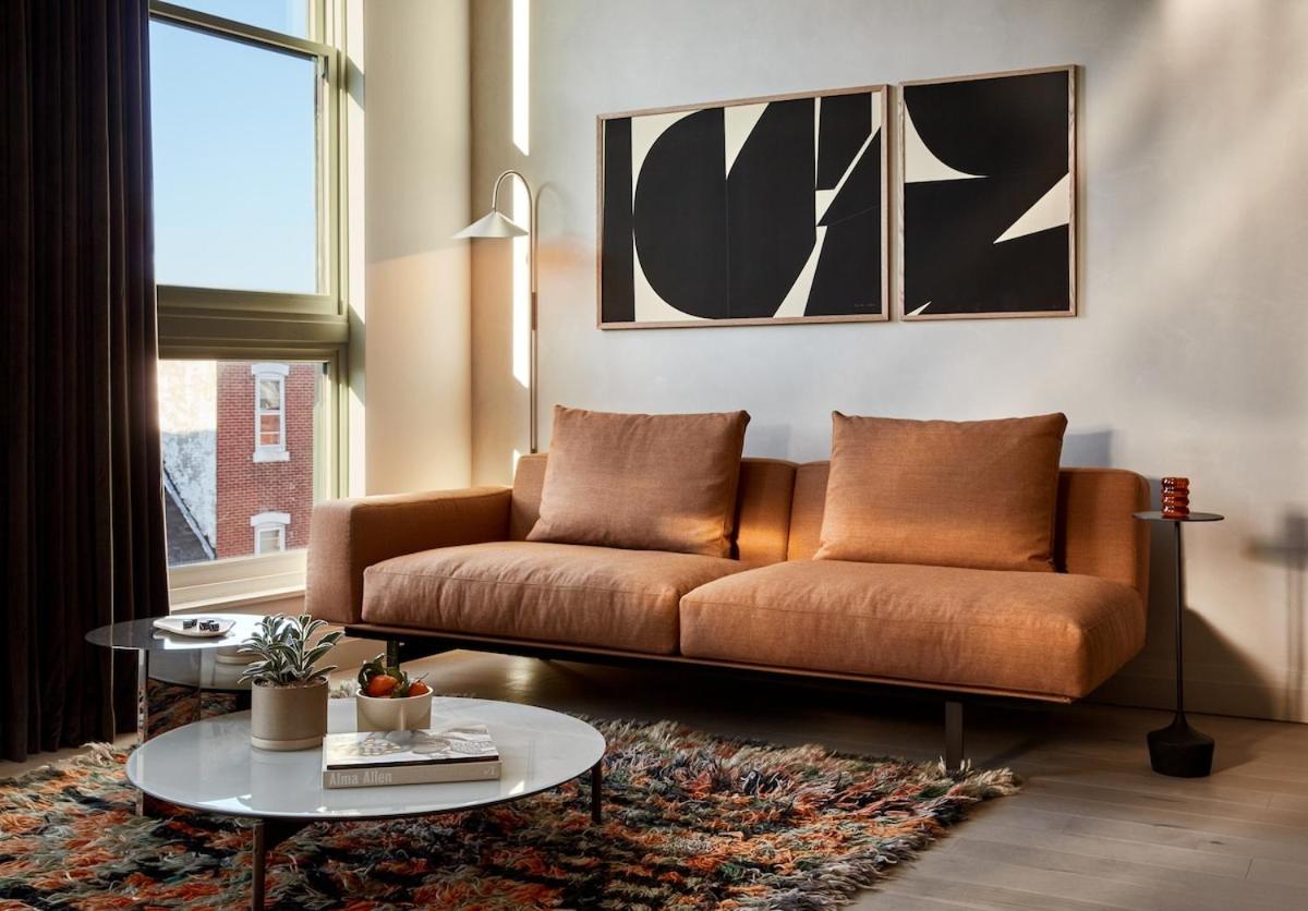 Deluxe One-Bedroom Apartment