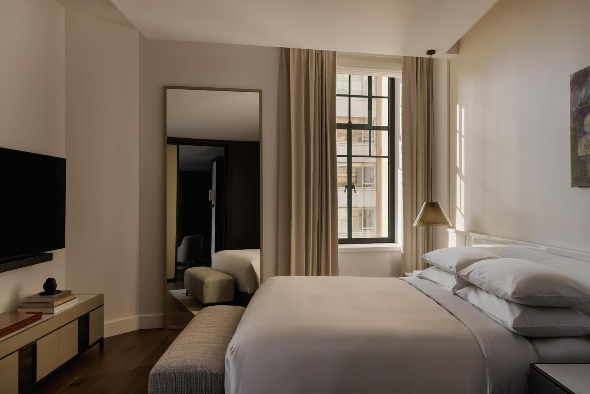 Deluxe King Suite