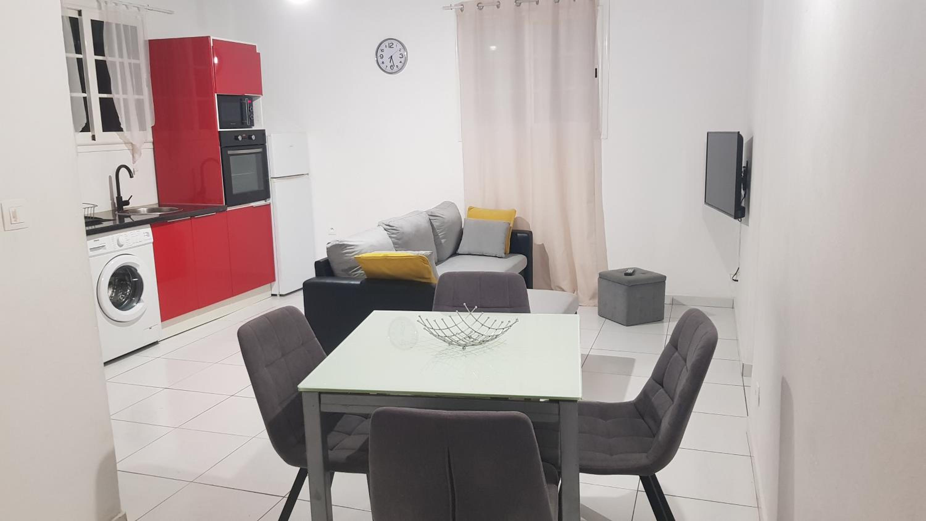 Two-Bedroom House - Photo 1