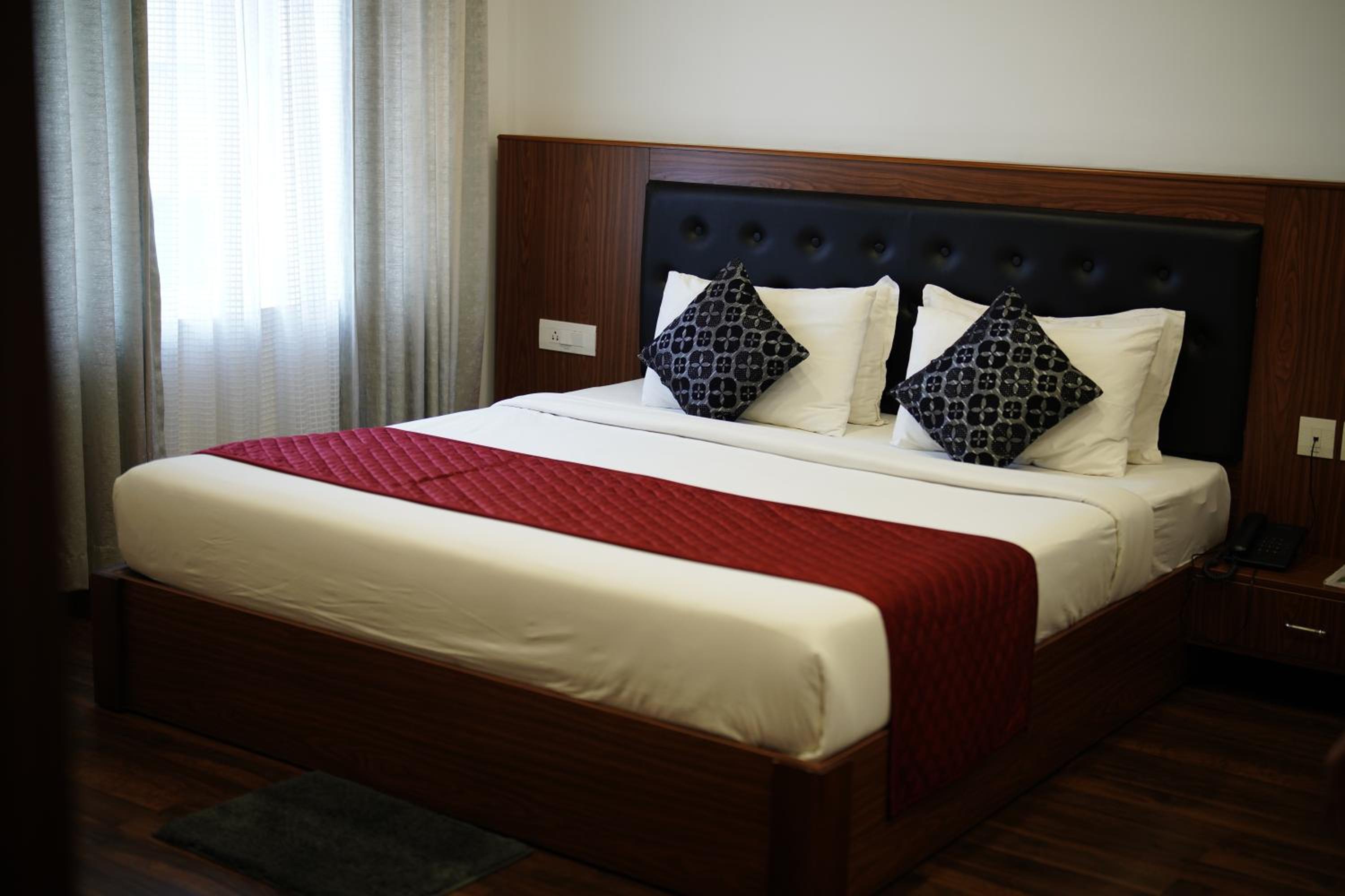 Deluxe Double Room - Photo 13