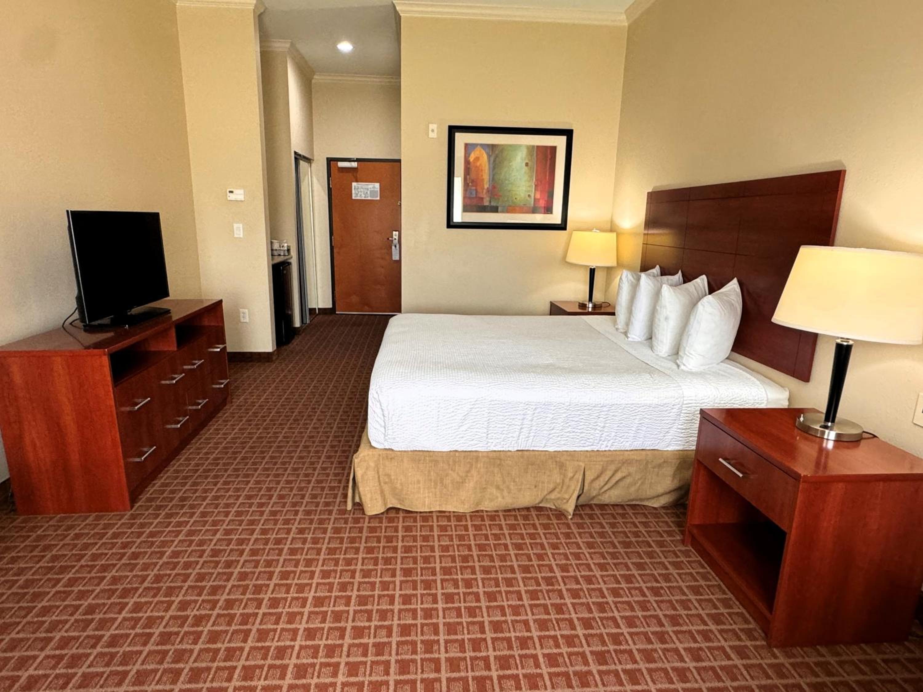 King Room - Non-Smoking - Photo 5