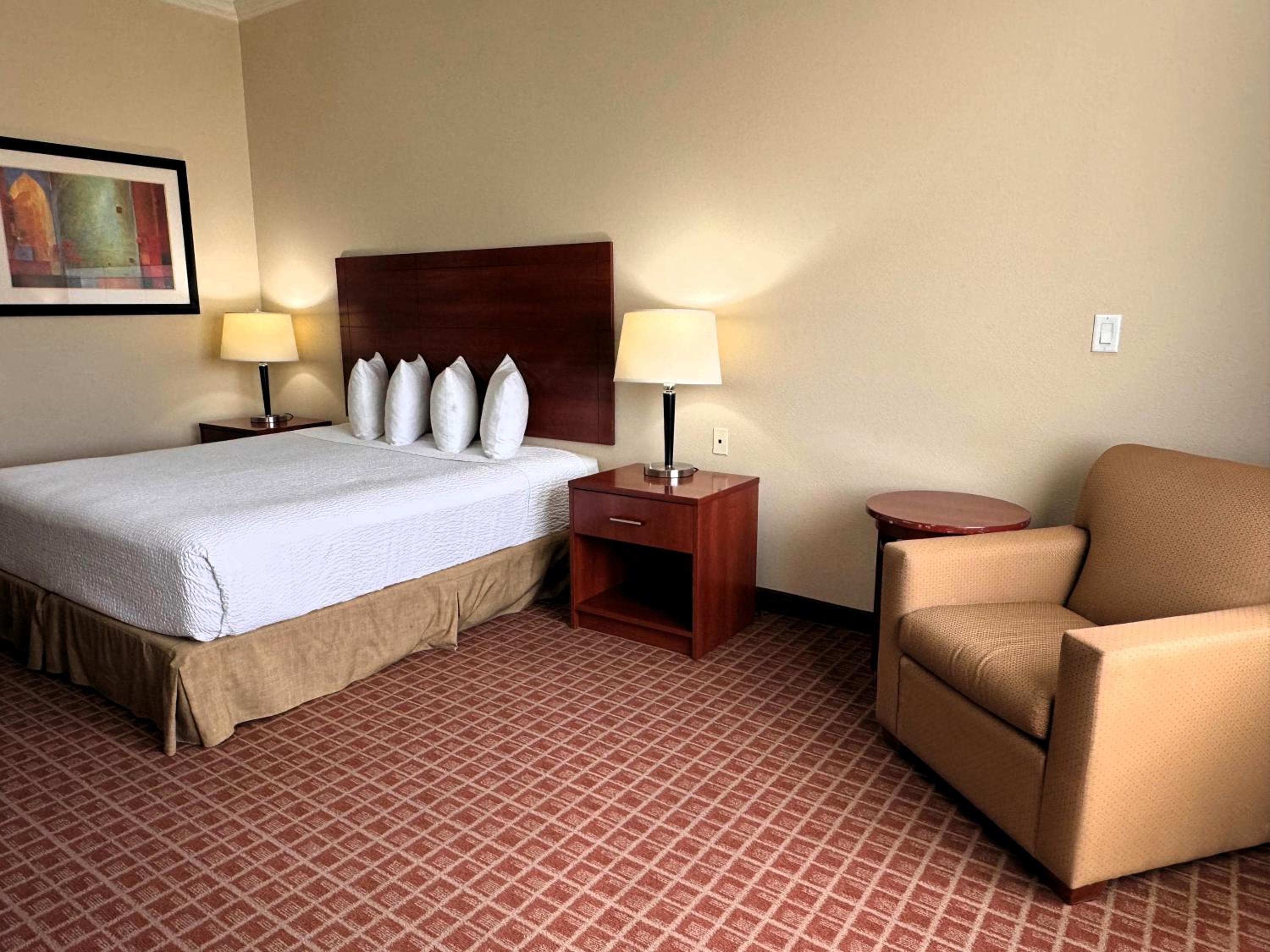 King Room - Non-Smoking - Photo 7