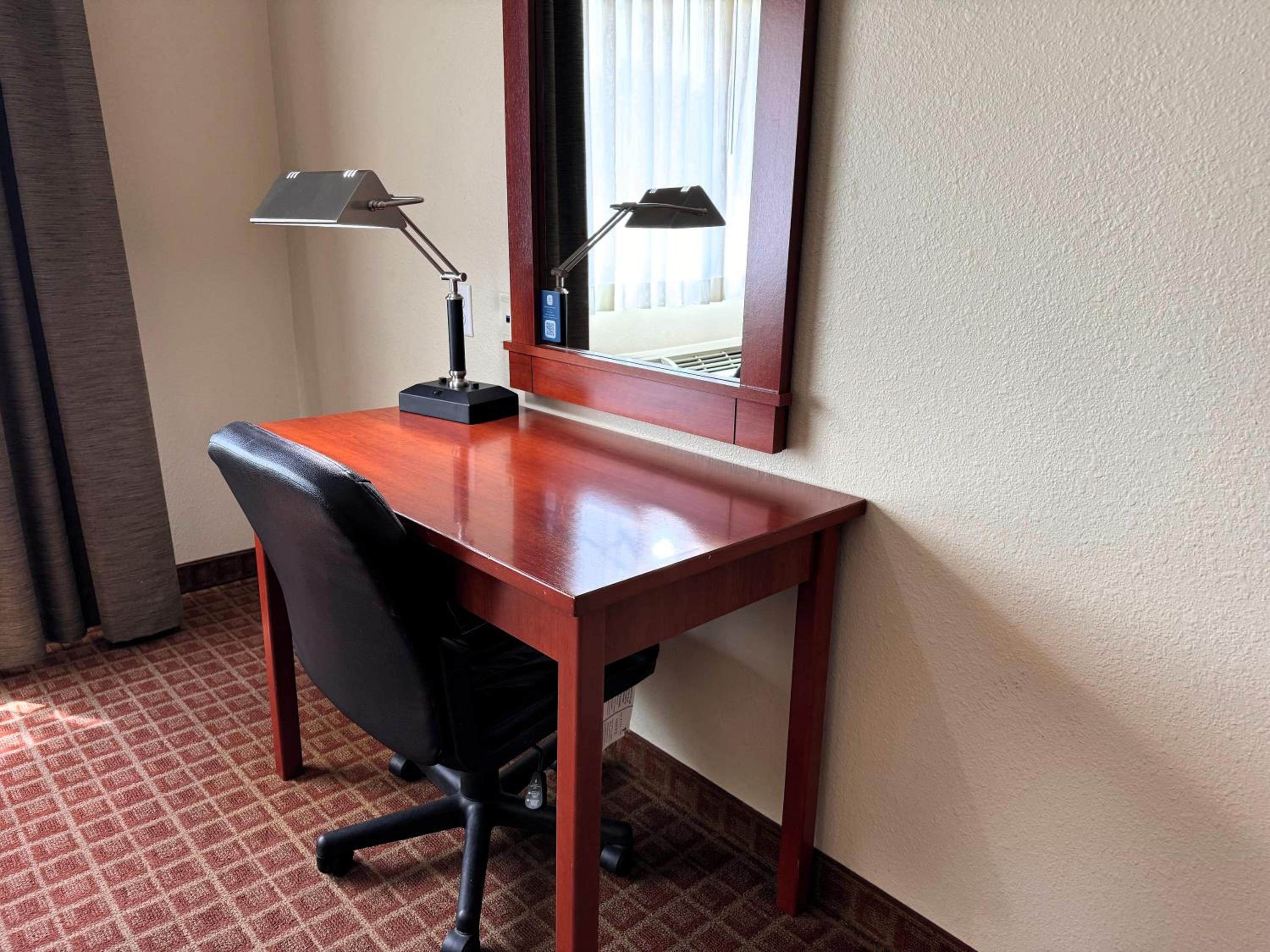 King Room - Non-Smoking - Photo 3