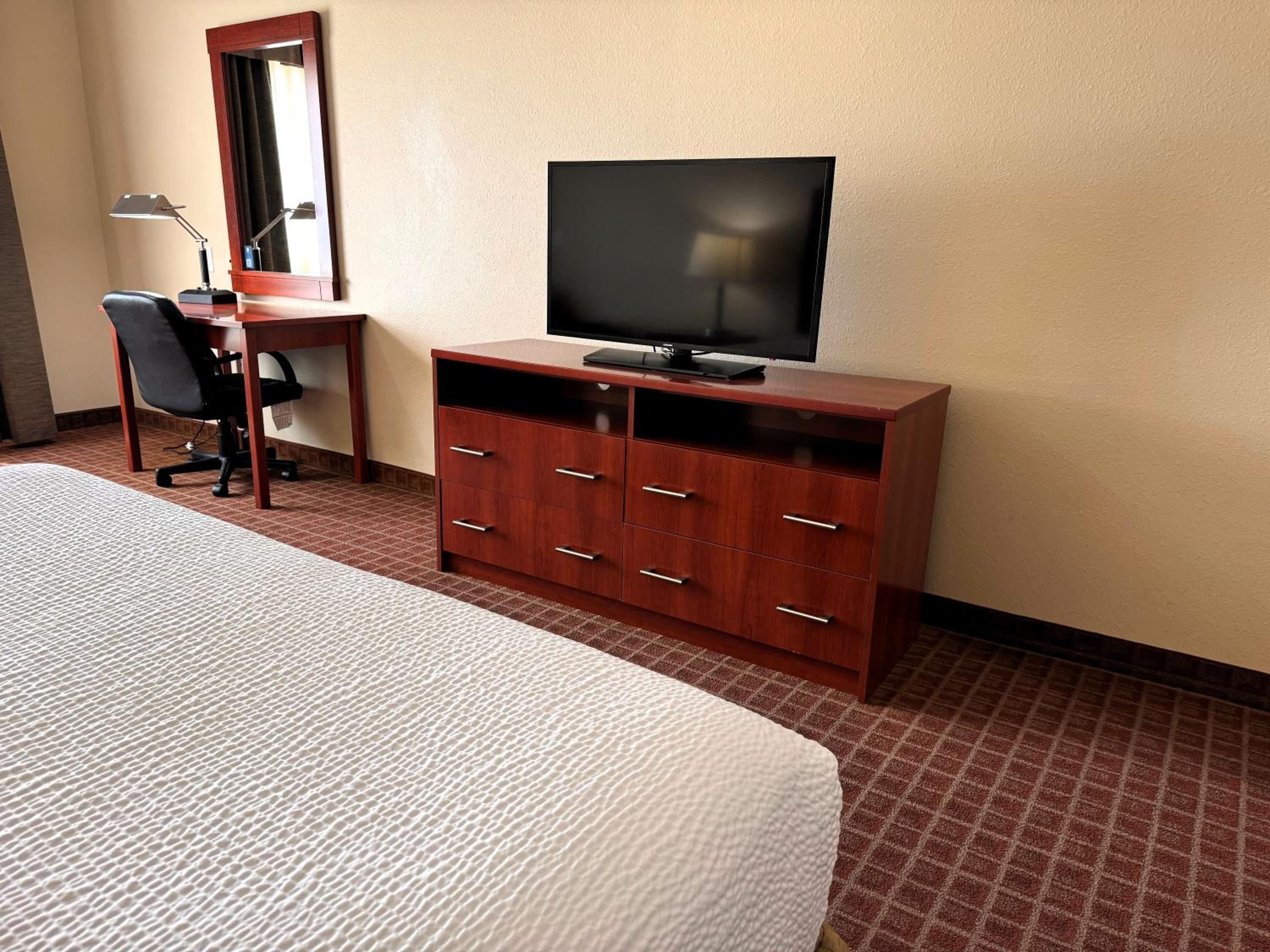 King Room - Non-Smoking - Photo 10