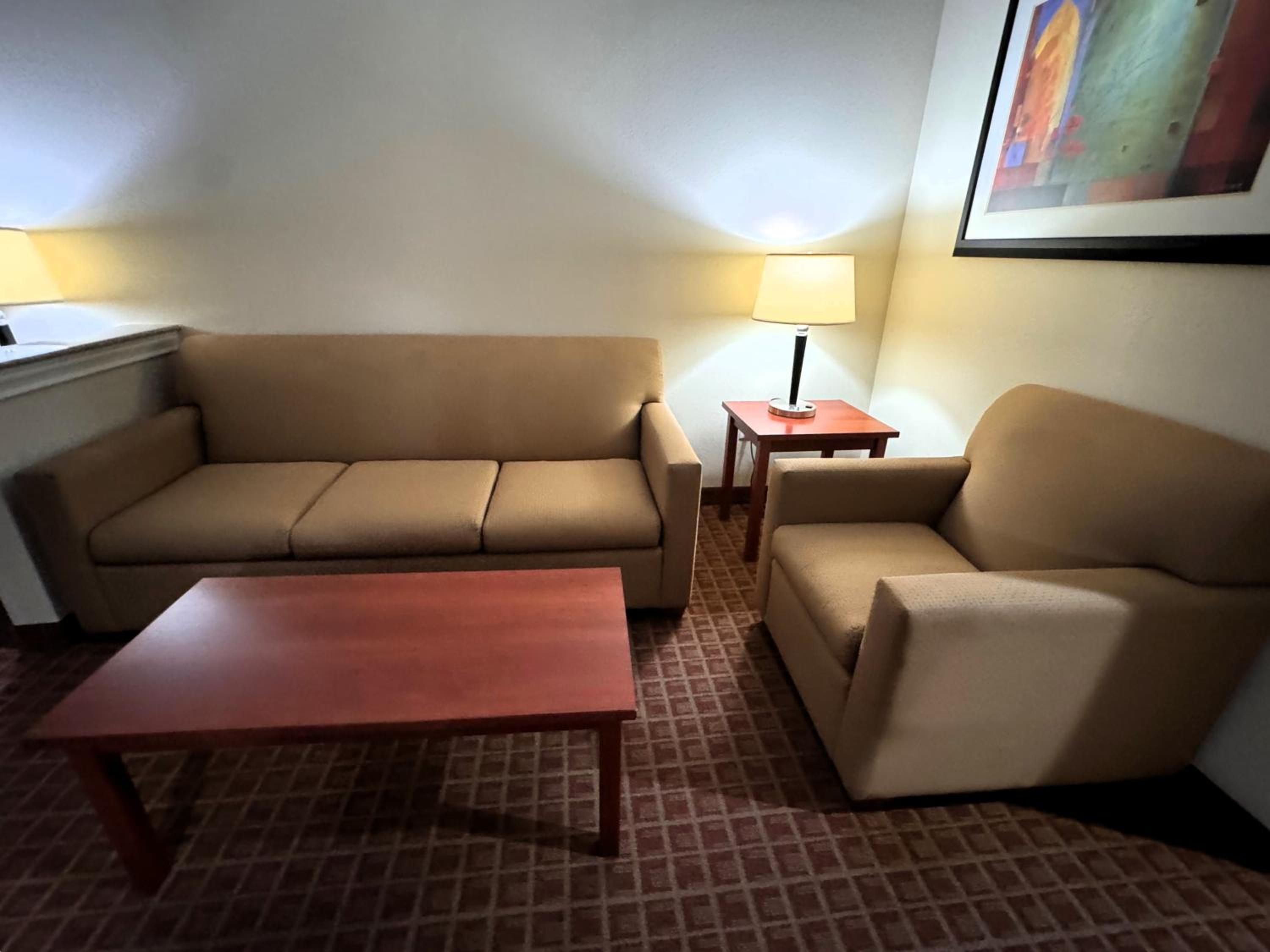 King Suite with Sofa Bed - Disability Access - Non-Smoking - Photo 11