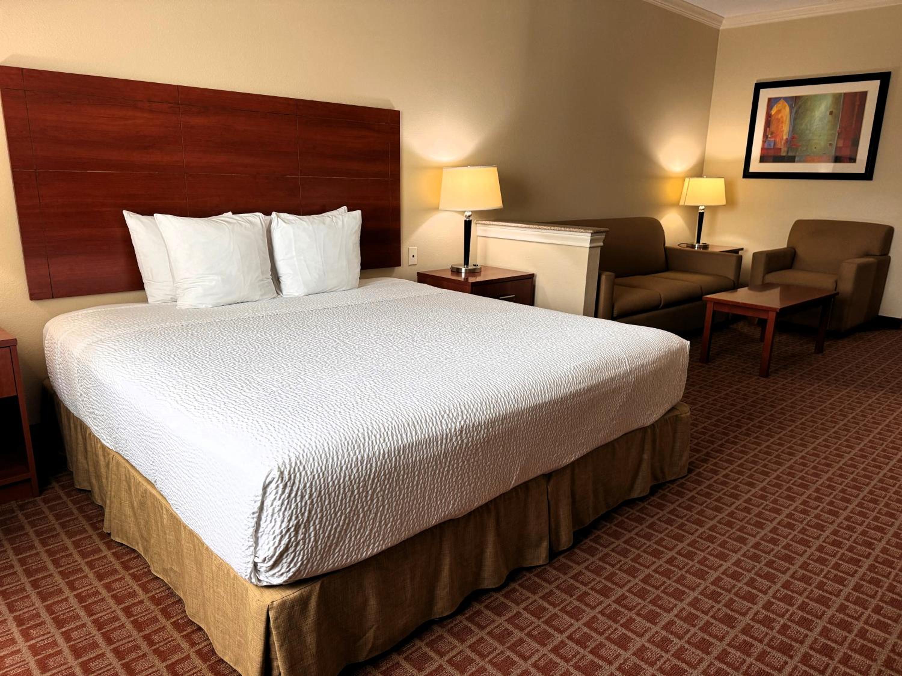 King Suite with Sofa Bed - Disability Access - Non-Smoking - Photo 8