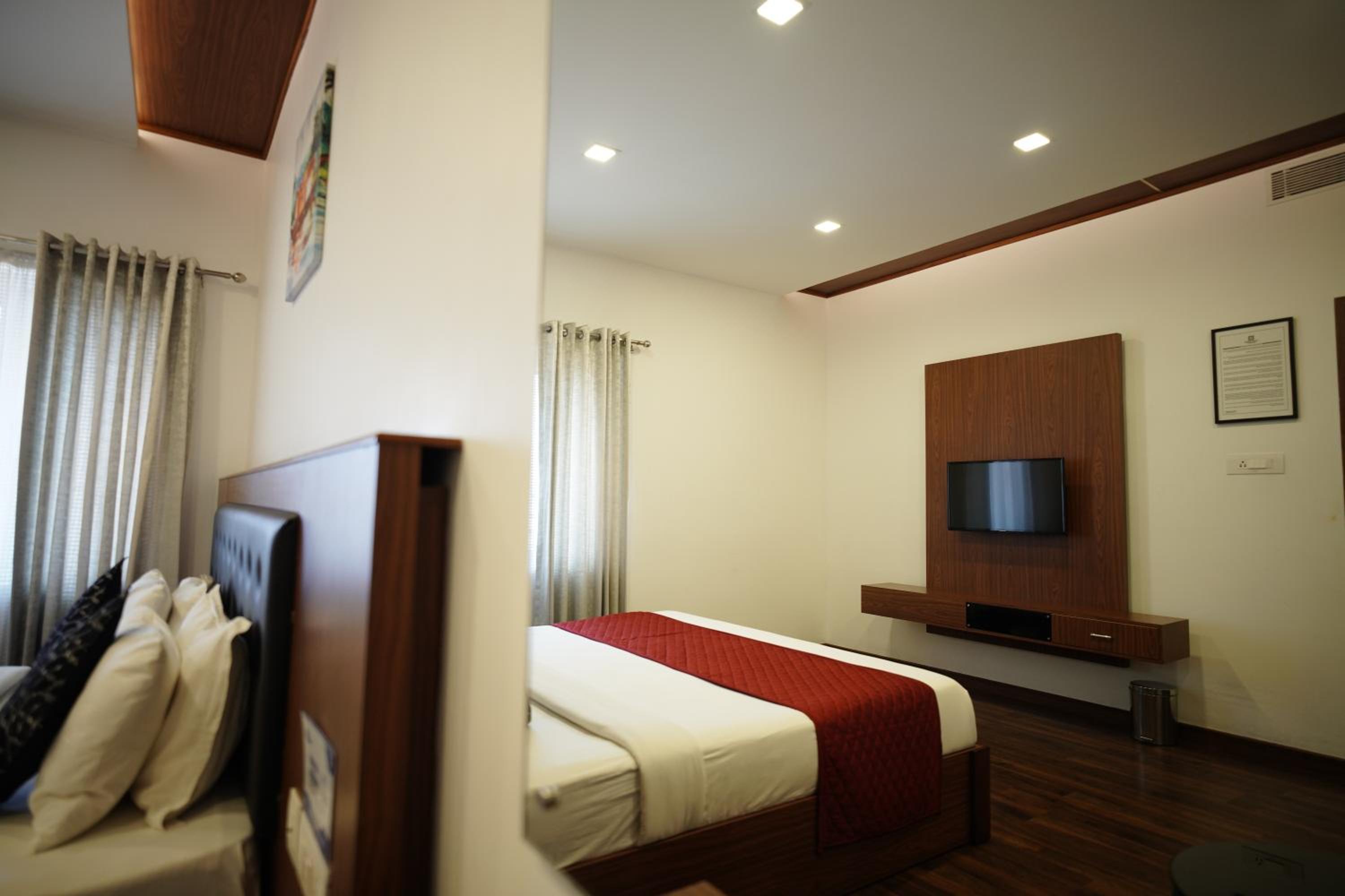 Deluxe Double Room - Photo 12