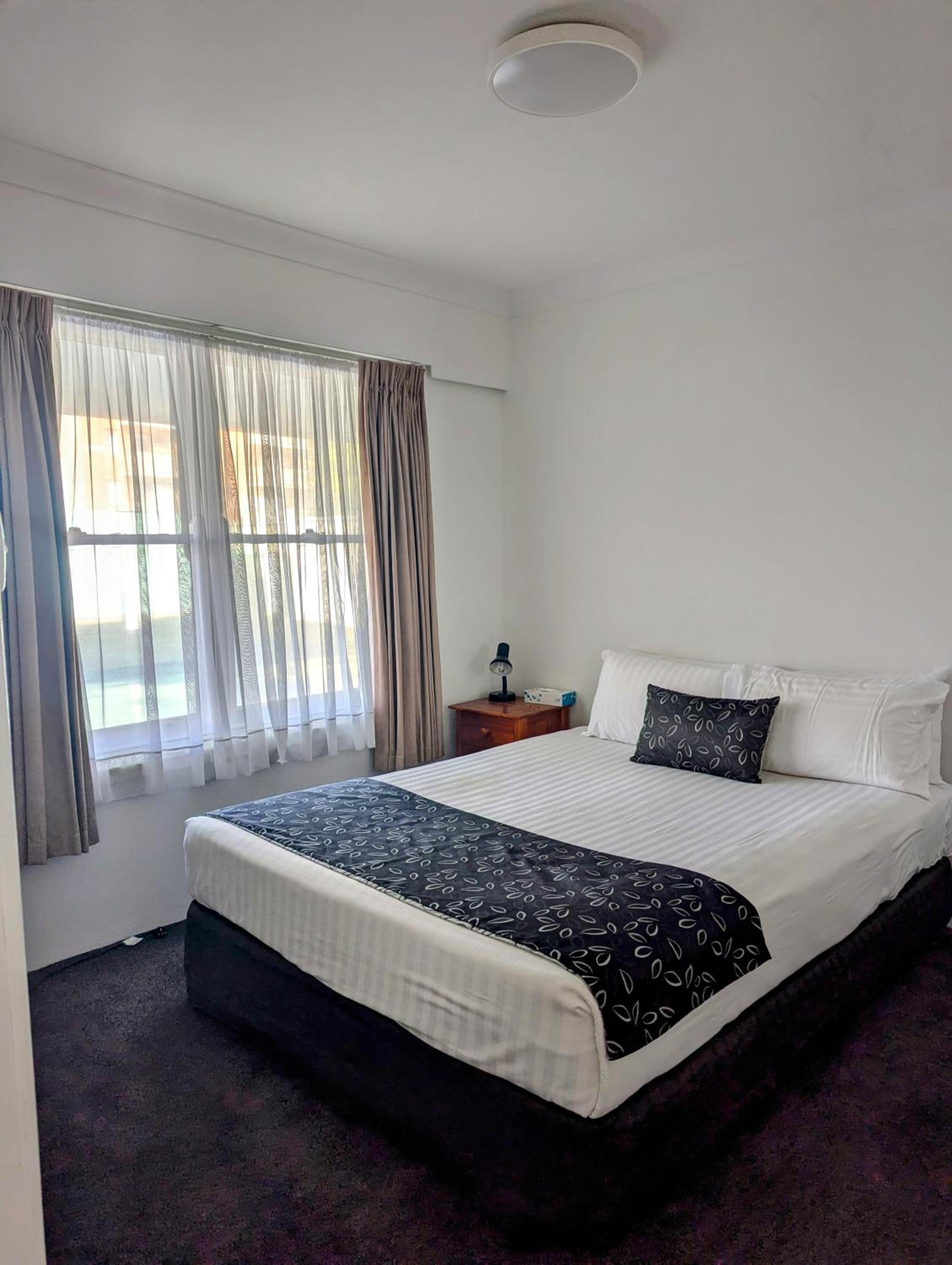 Classic One-Bedroom Apartment with King Bed photo 1