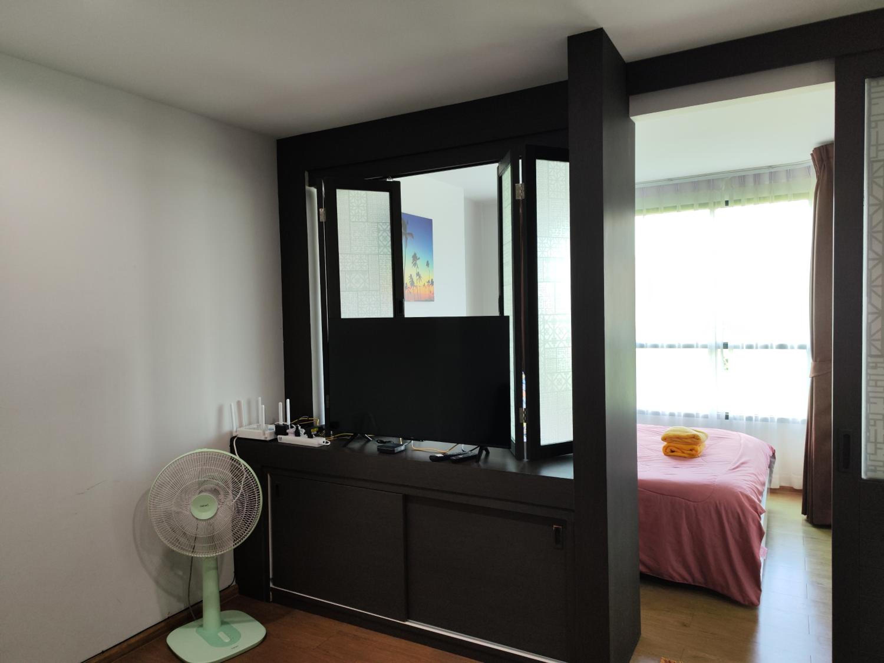 One-Bedroom Apartment - Photo 1