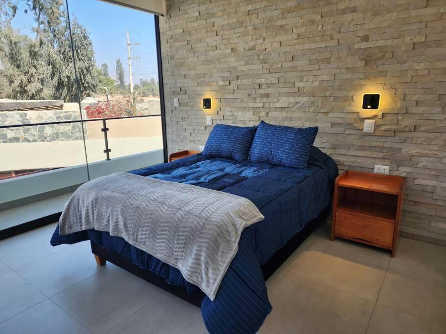Six-Bedroom House photo 1