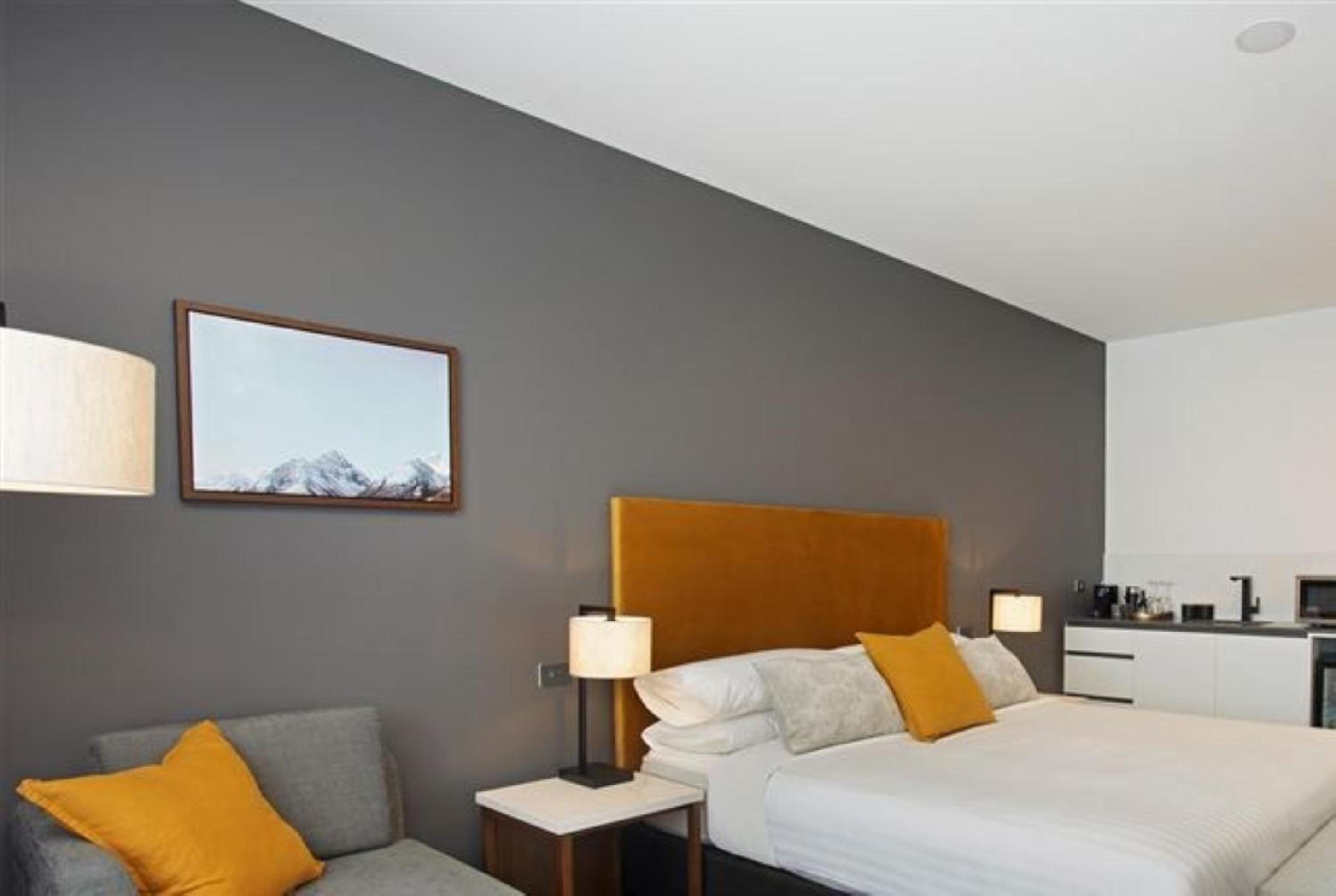 Deluxe king bed room - Photo 4