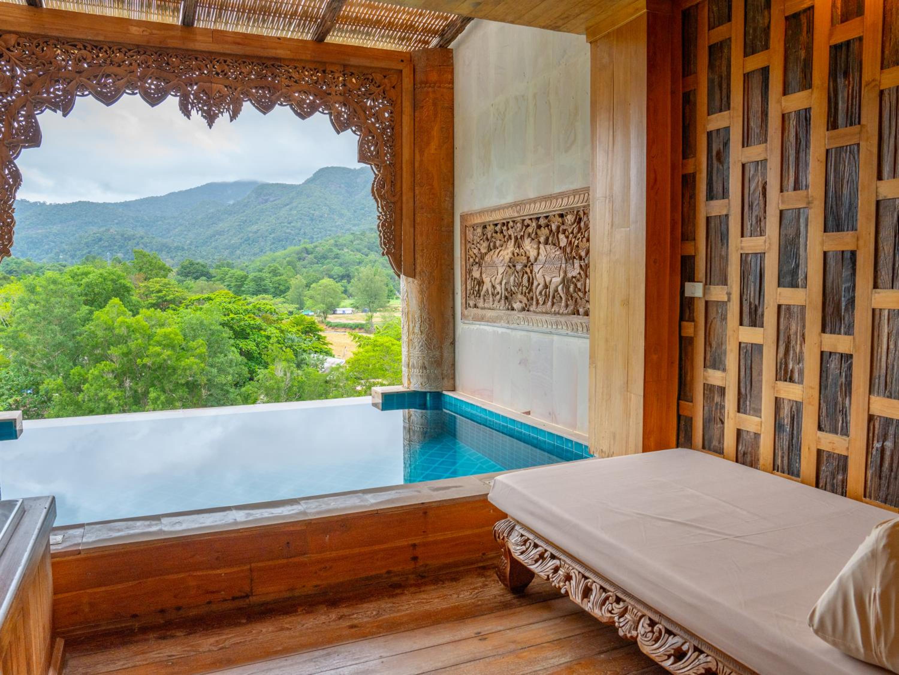 Pool Suite Water View - Photo 2