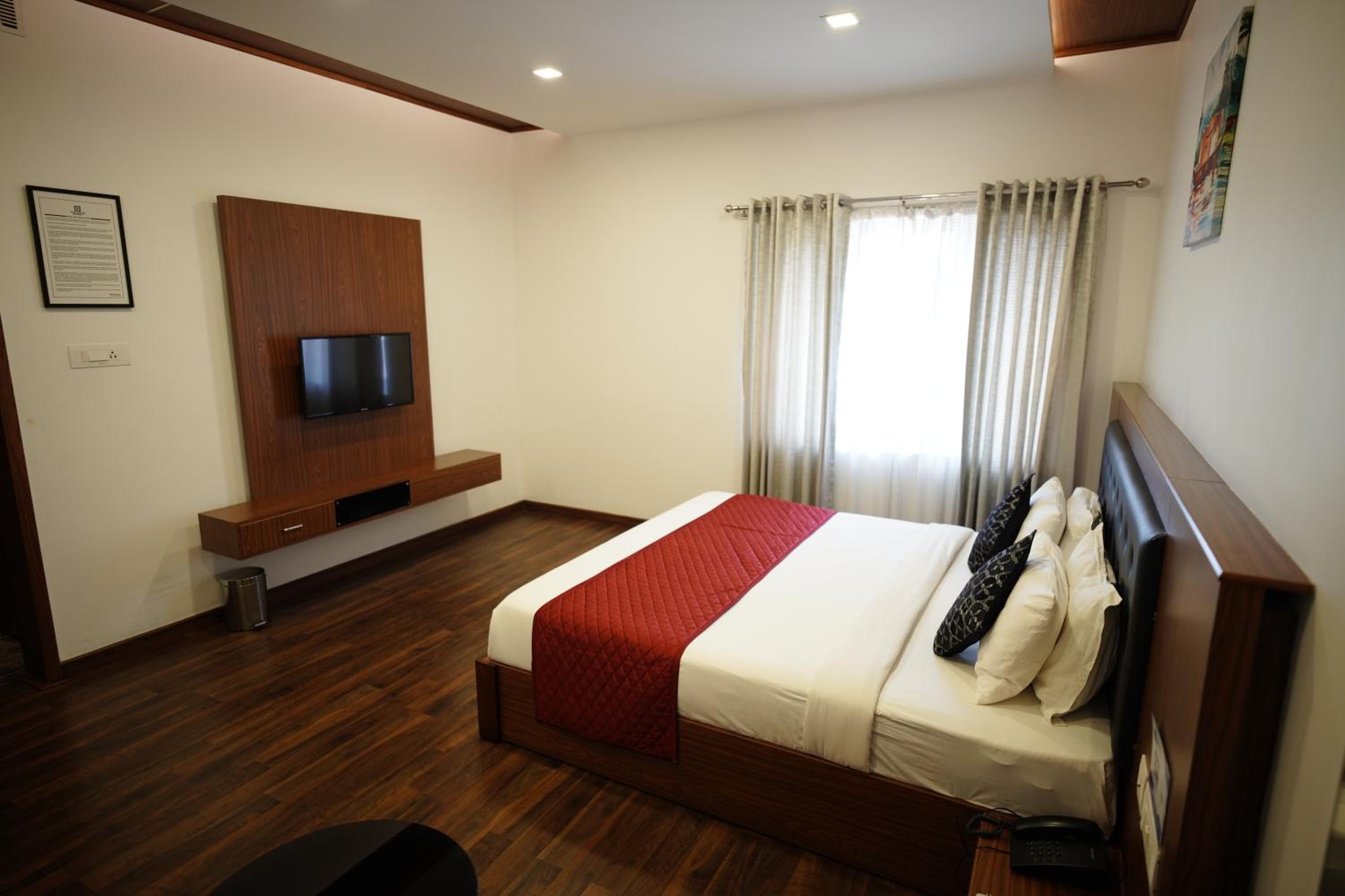Deluxe Double Room - Photo 9