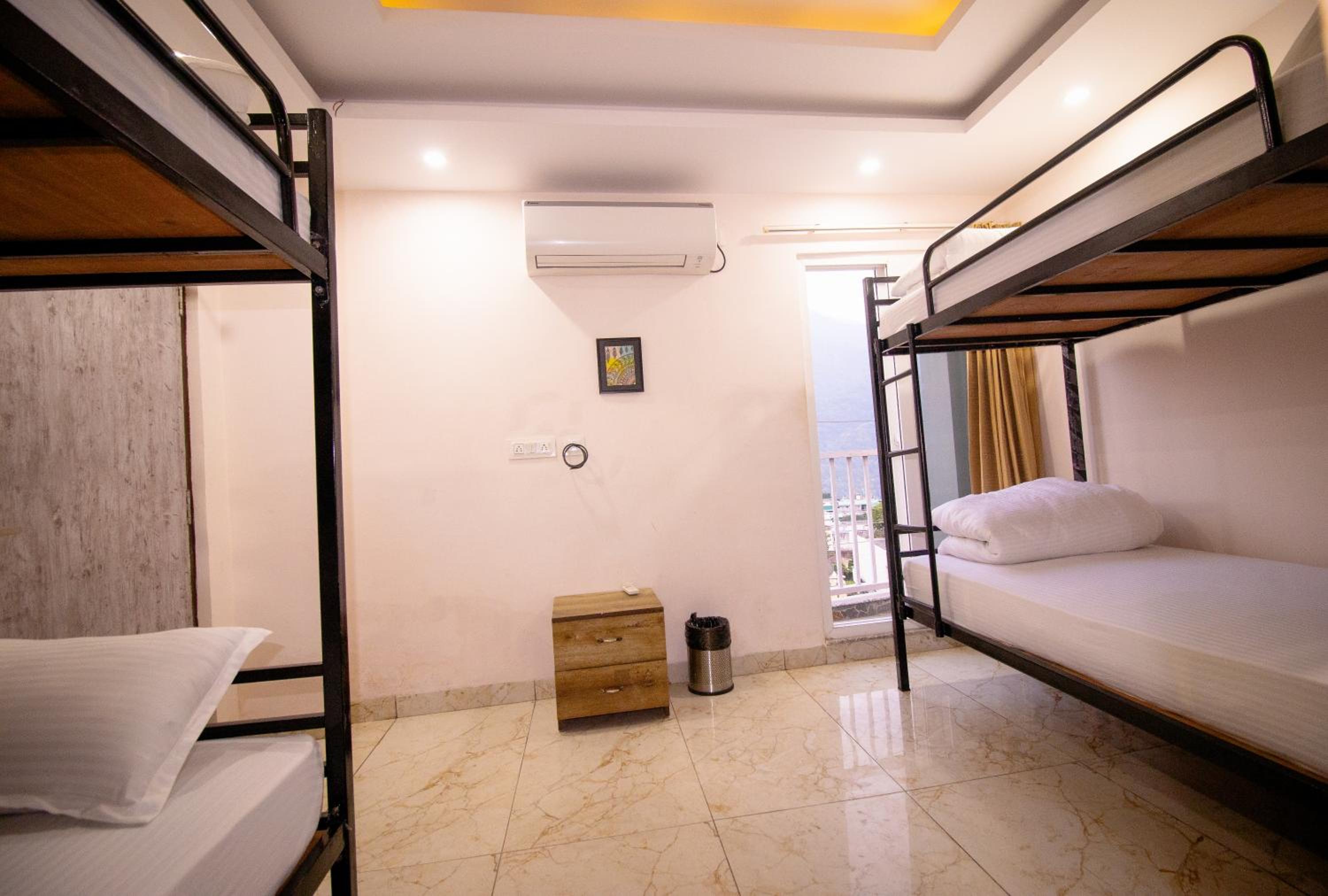 Bed In 4-Bed Male Dormitory Room photo 1
