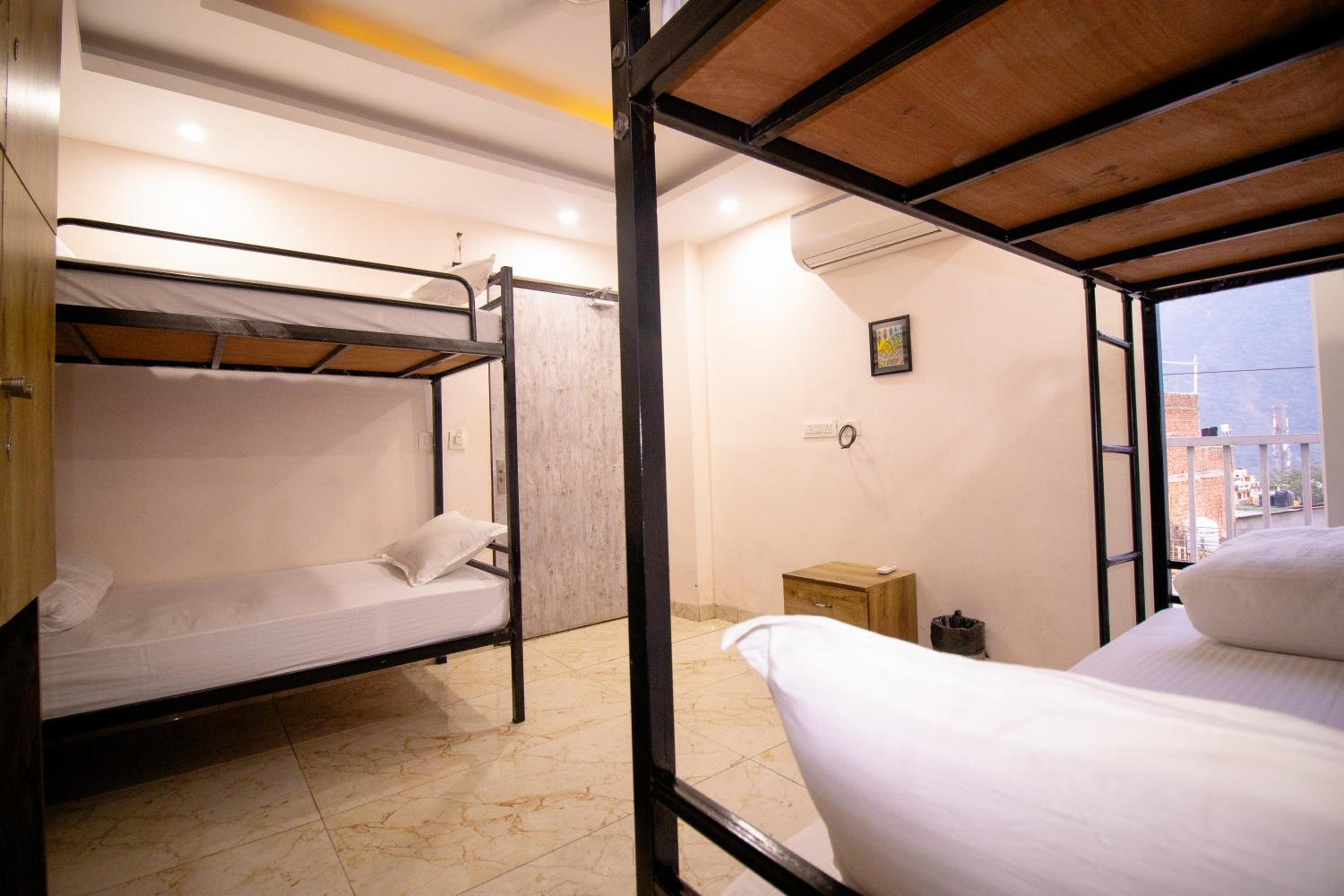 Bed In 4-Bed Male Dormitory Room photo 2