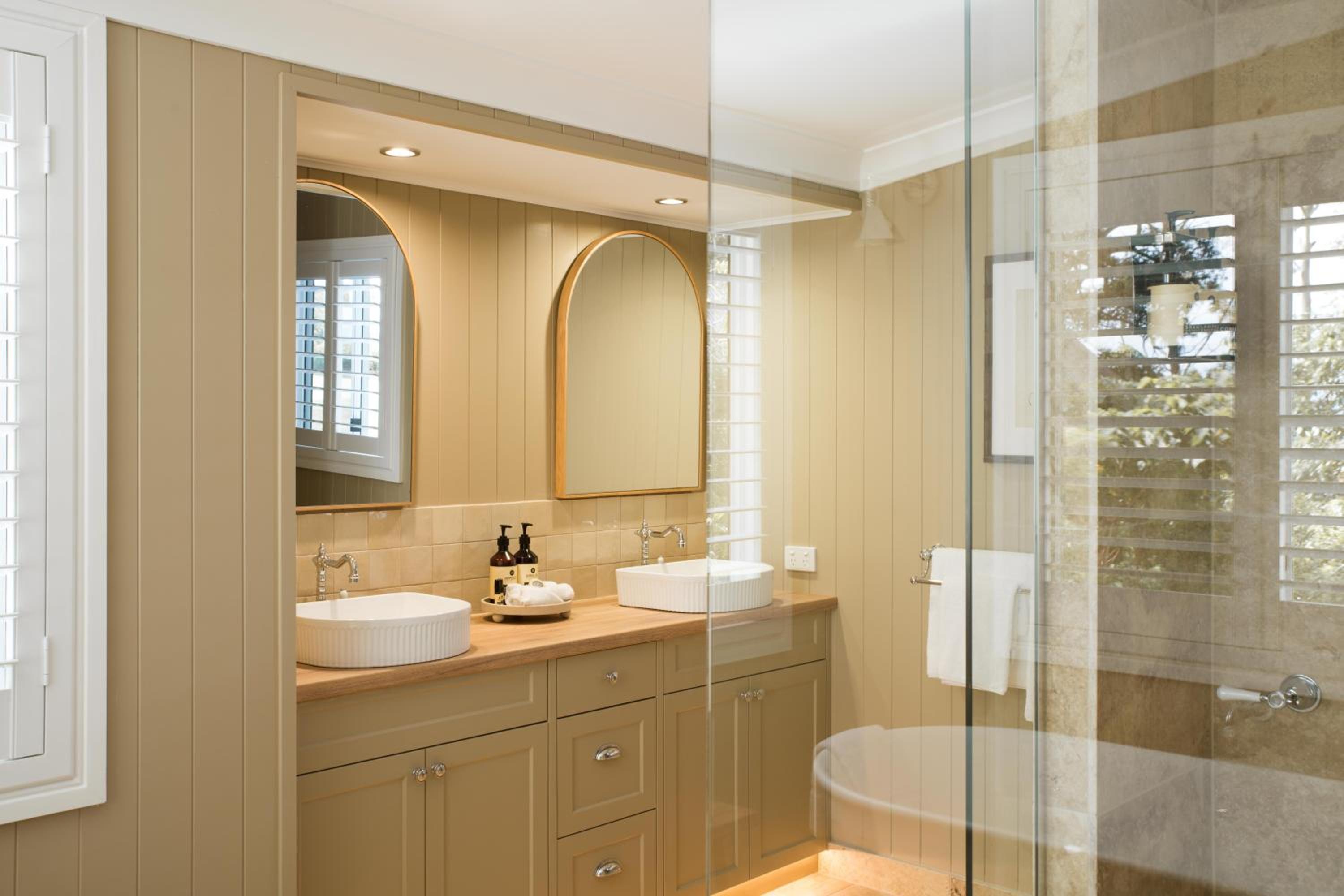 Lodge Bath Suite - Photo 4