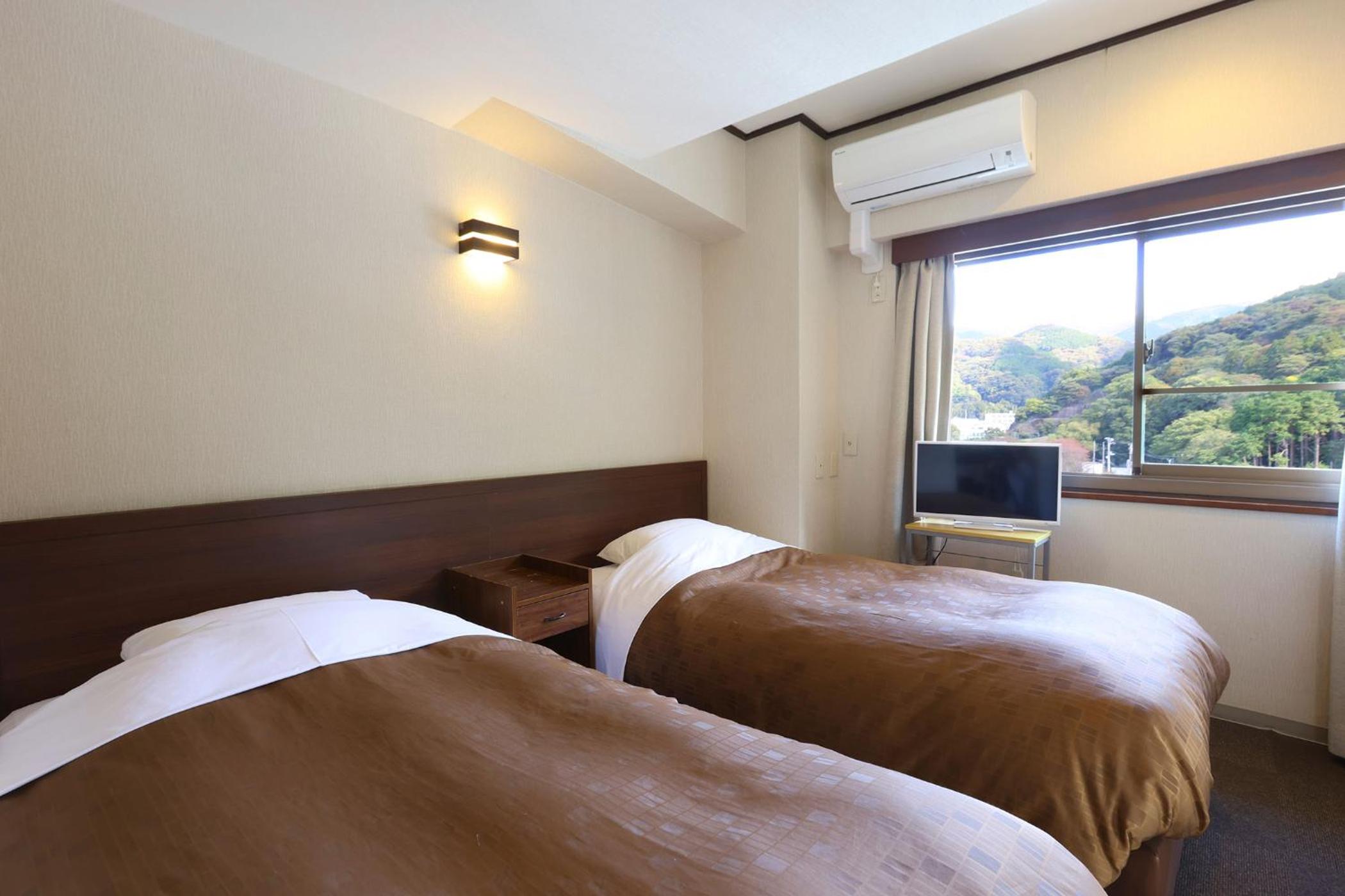 Standard Japanese-Western-Style Twin Room(Mountain Side) - Indoor Bath - Non-Smoking photo 1