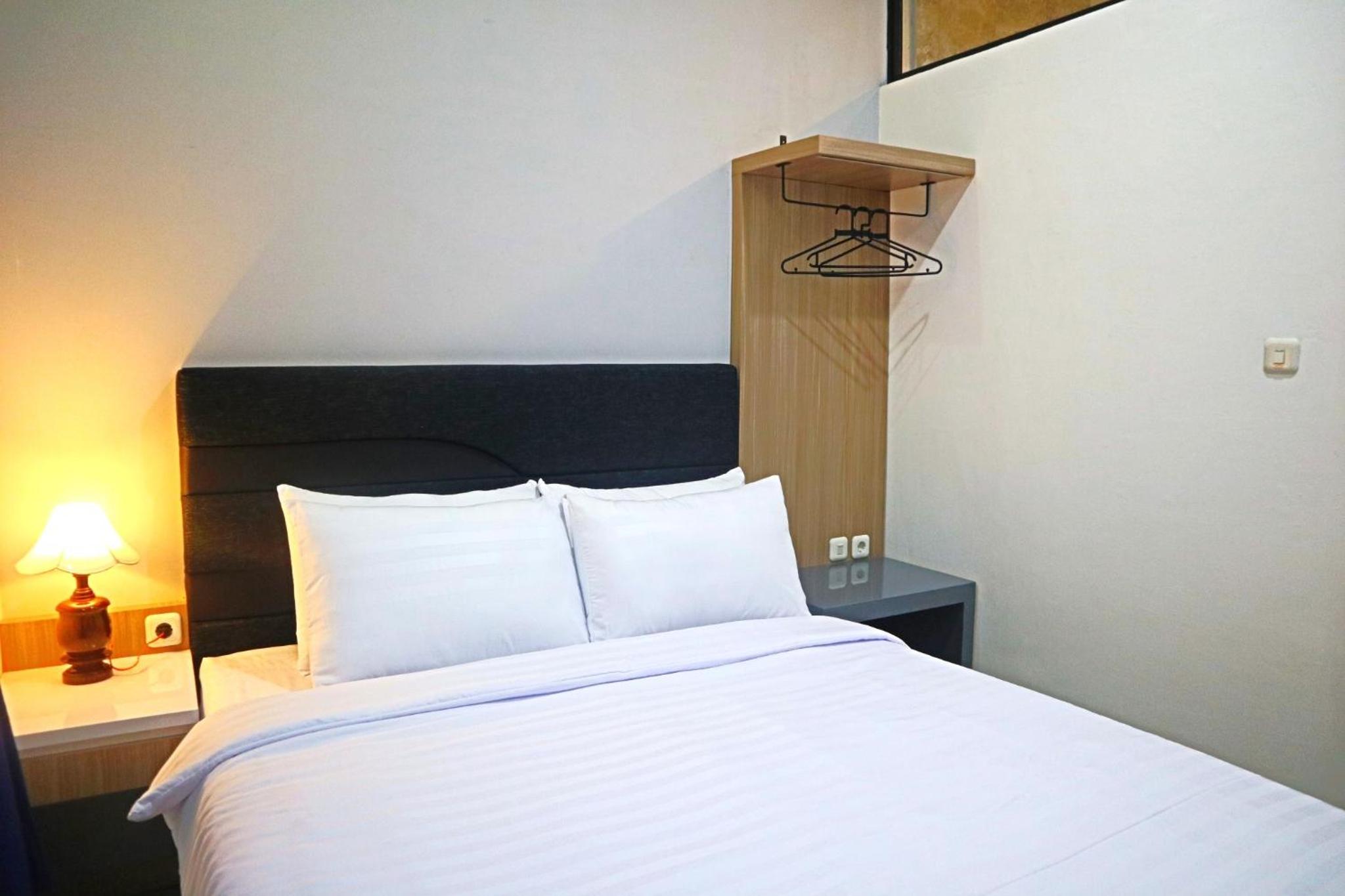 Deluxe Double Room - Photo 11