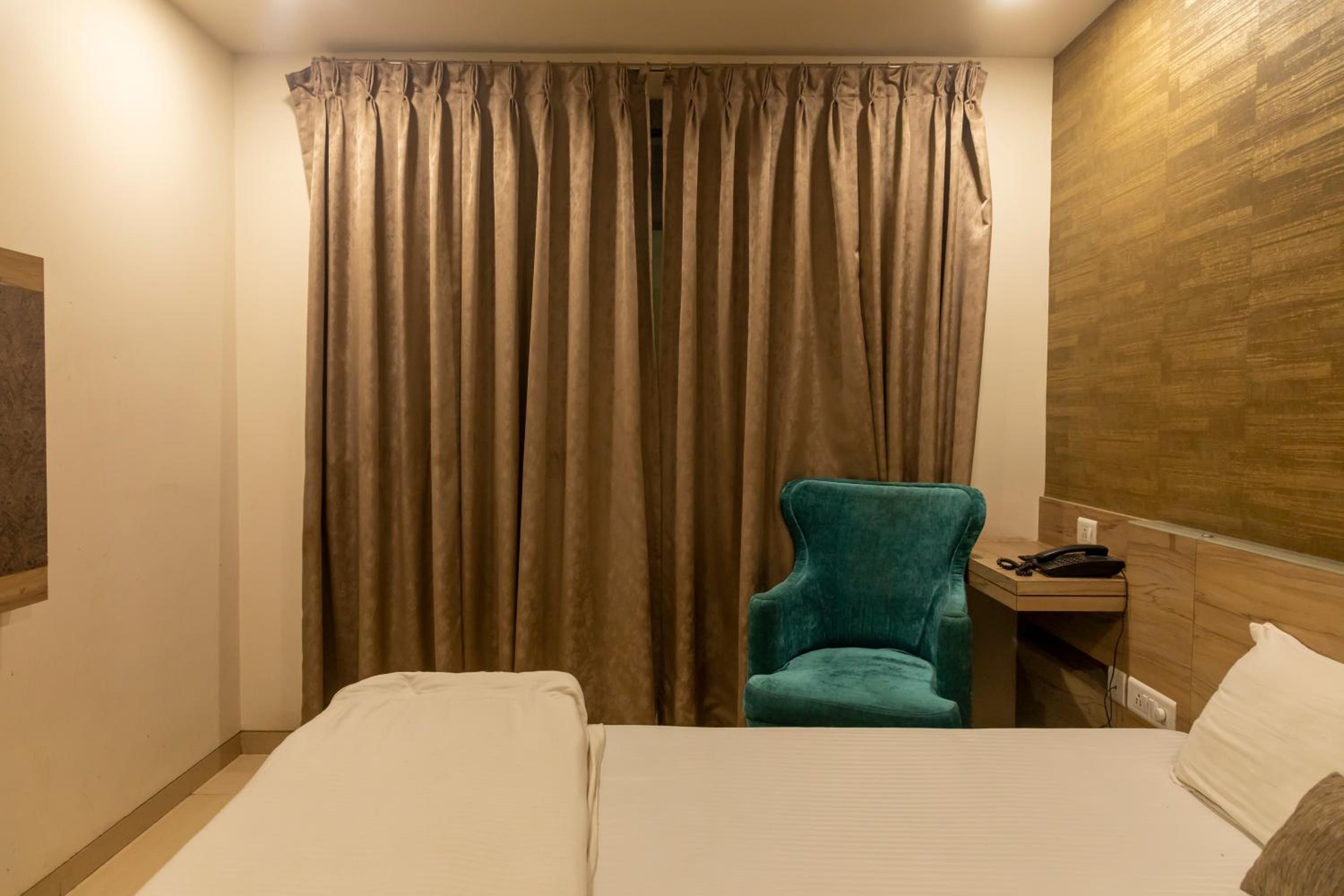 Deluxe Double Room - Photo 7