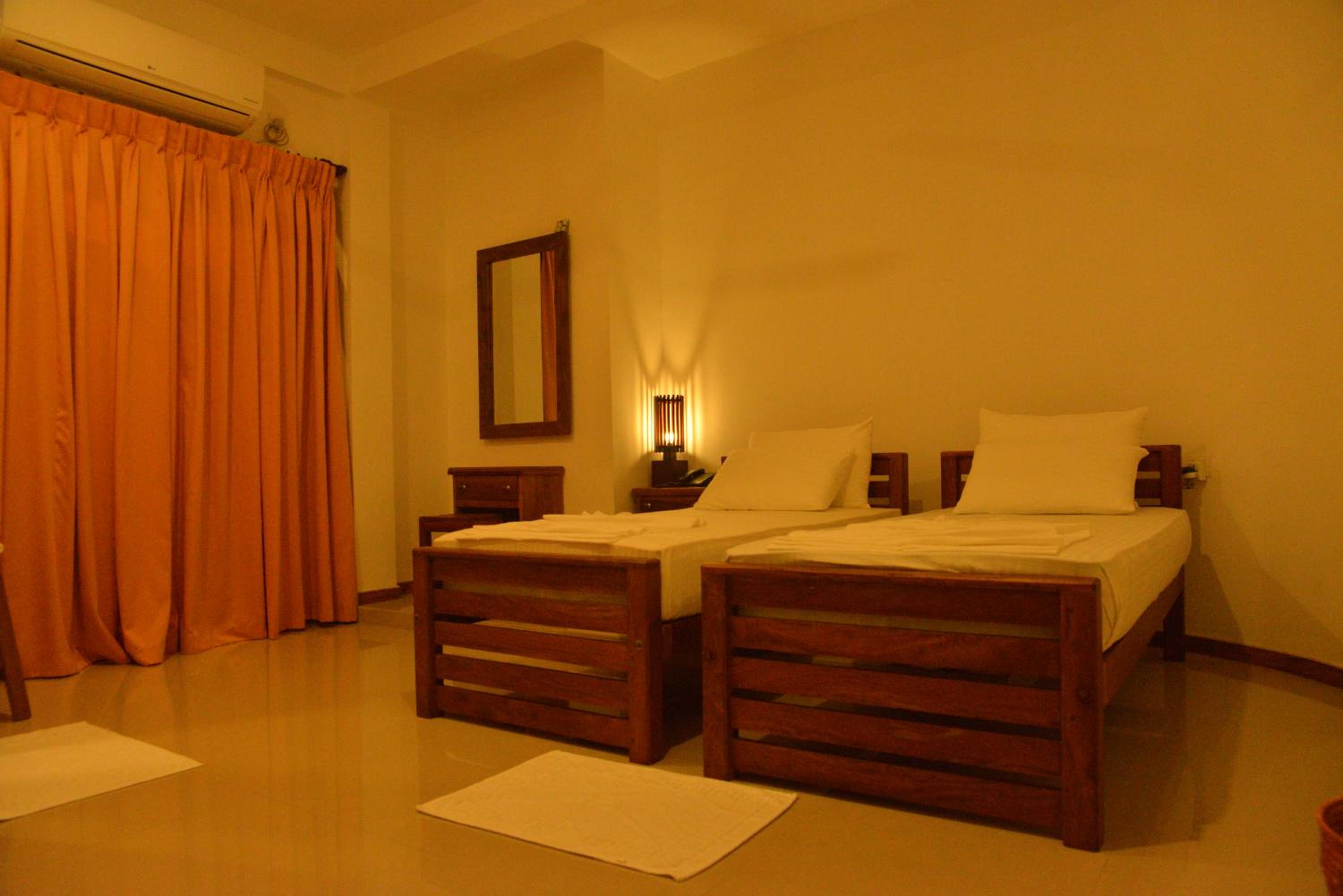 Deluxe Double Room with Balcony photo 3