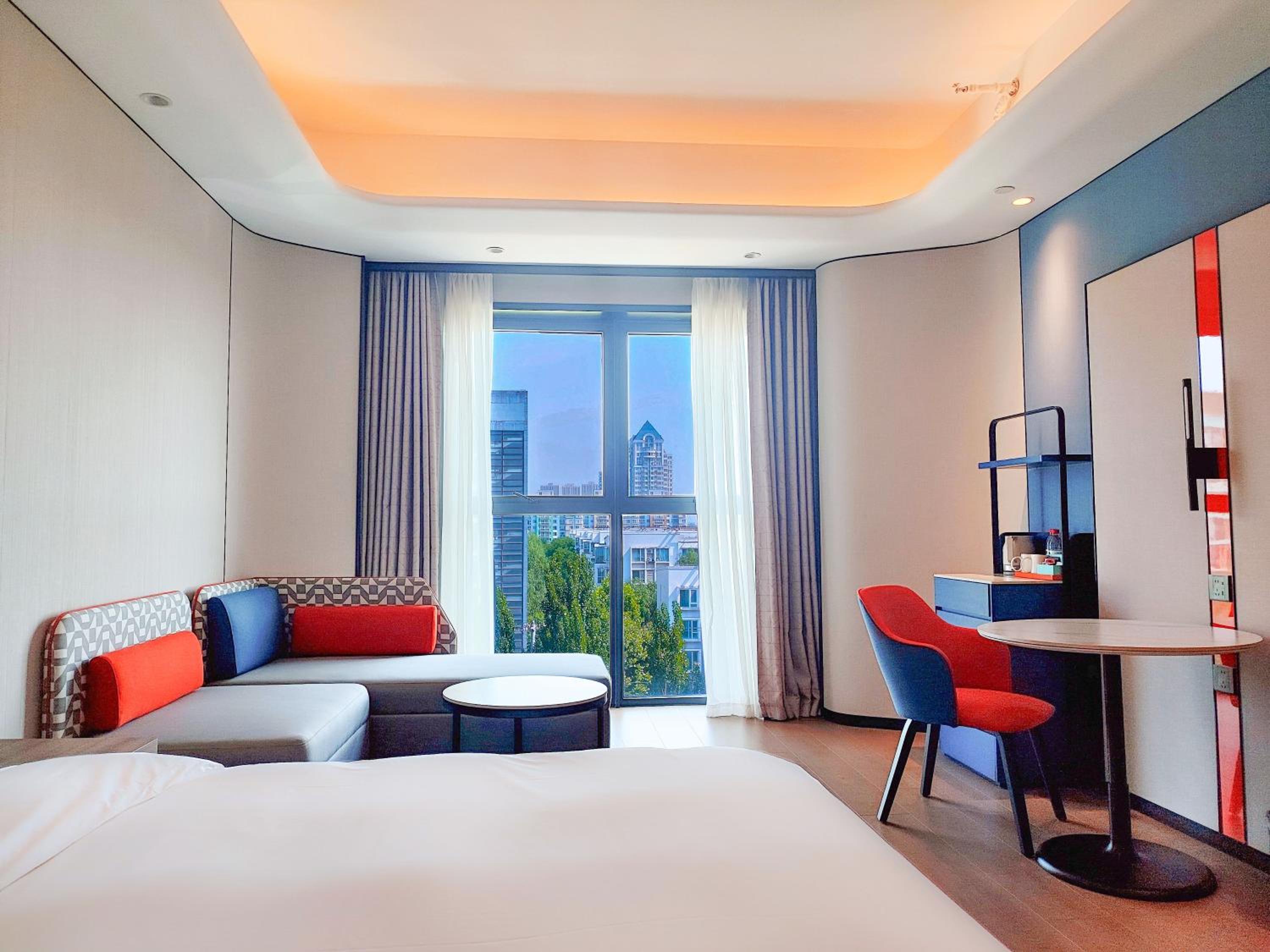 Standard King Room with City View