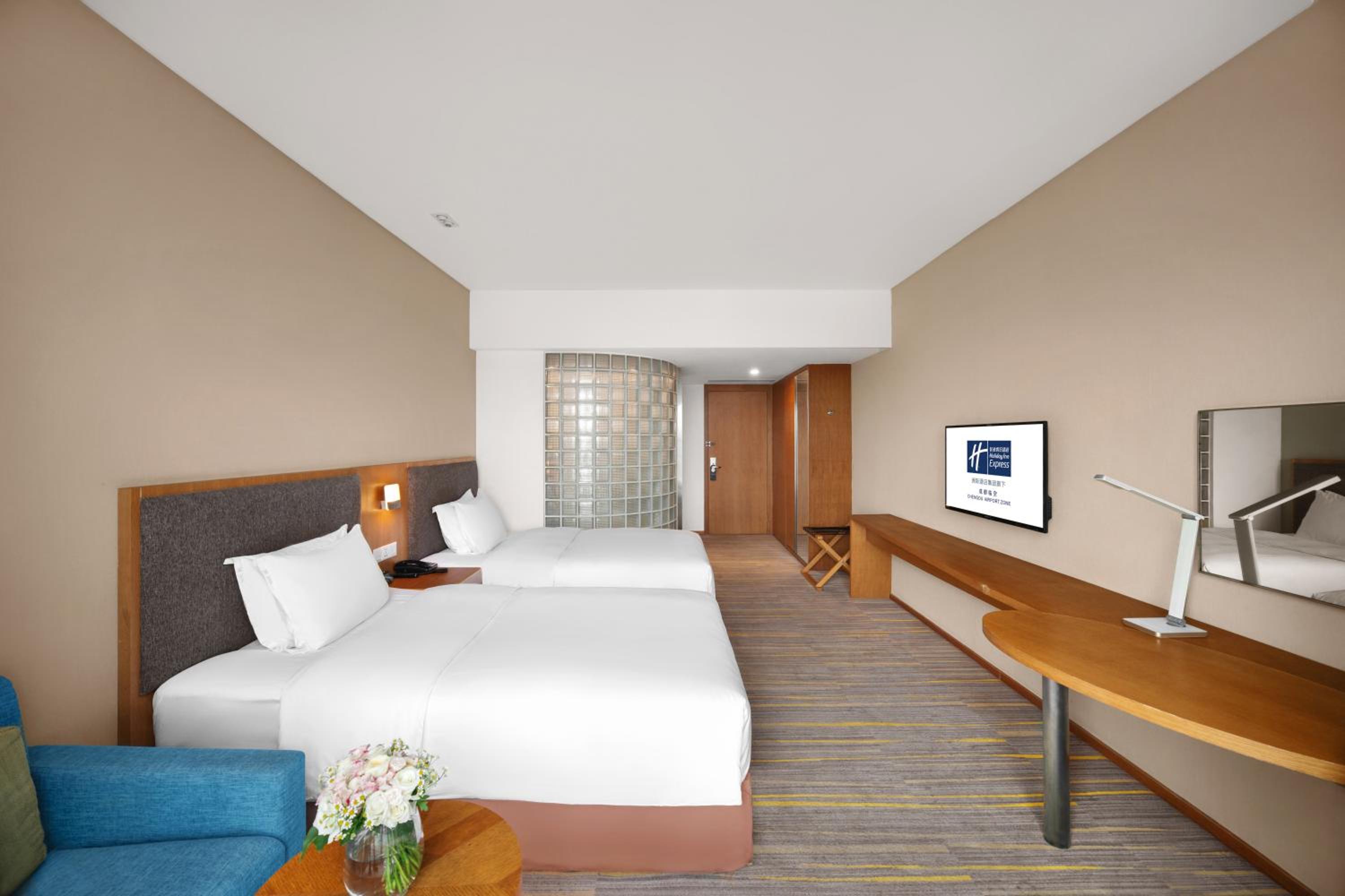High Floor Standard Twin Room photo 3