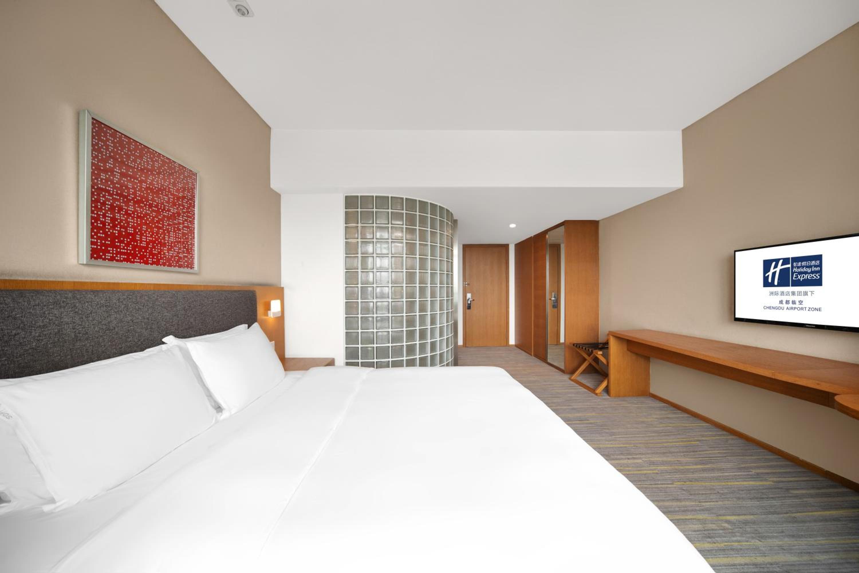 Standard King Room photo 2