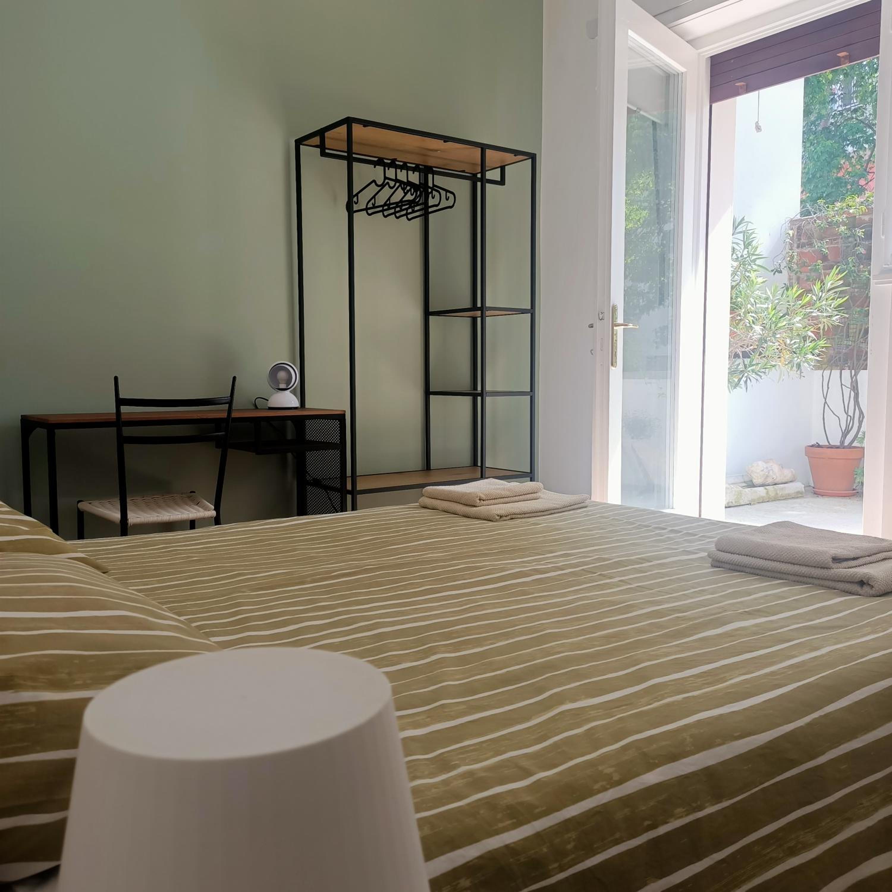 Deluxe Double Room with Shower photo 1