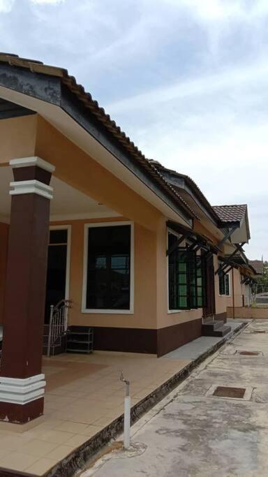 Three-Bedroom House photo 2