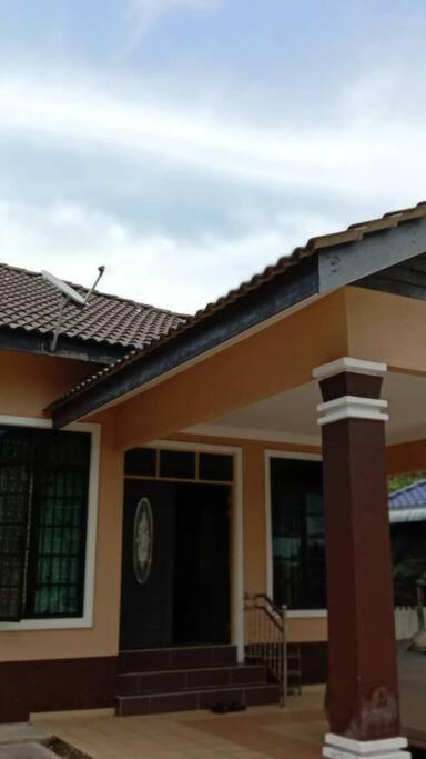 Three-Bedroom House photo 3